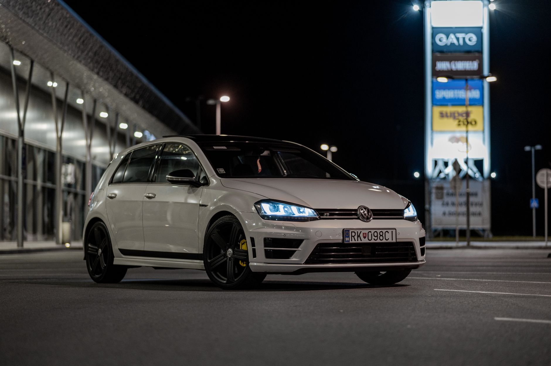 Gewinn von VW-Tochter Porsche stabilisiert sich