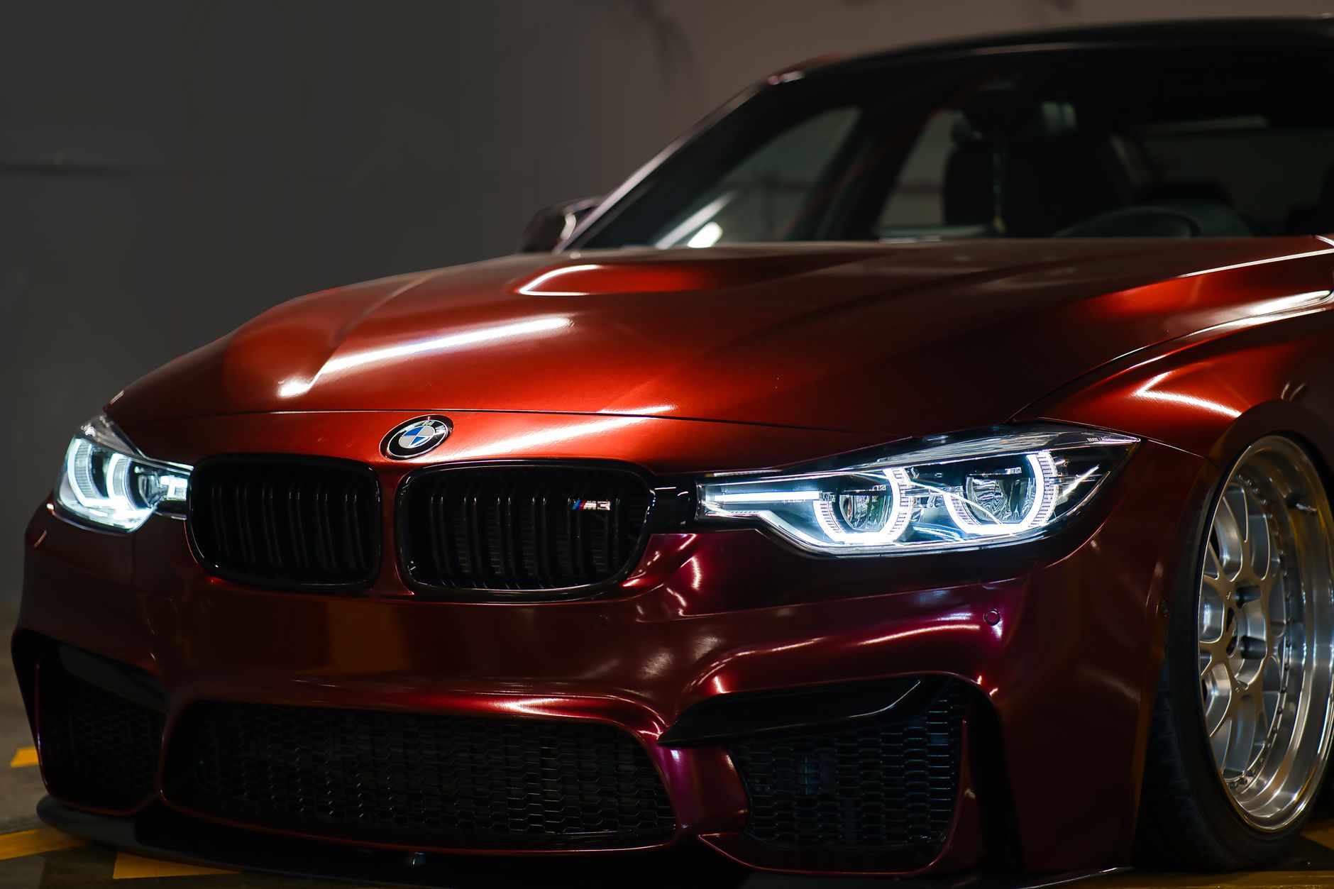 BMW-Gewinn bricht um mehr als ein Drittel ein