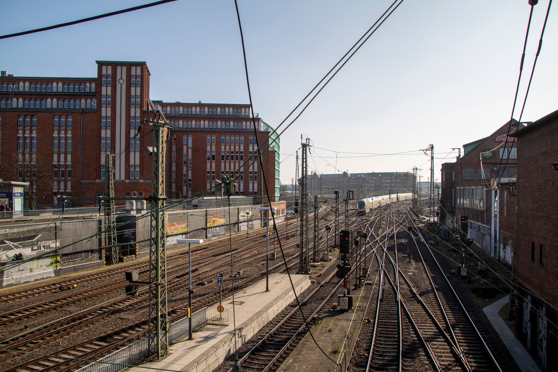 Schienenverkehr: Bahn verzeichnet erstmals seit sieben Jahren wieder Gewinn