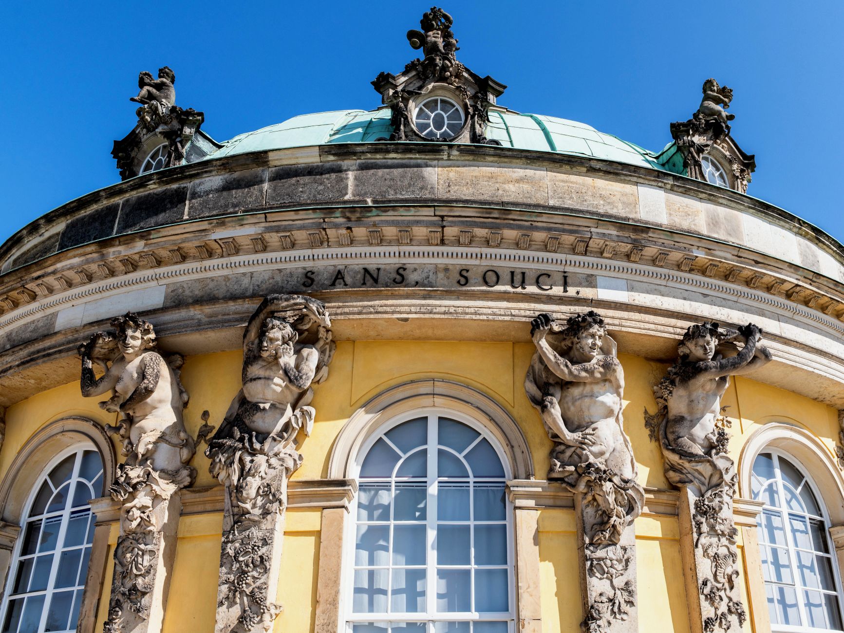 Salzburger Festspiele: Krähenkrächzen im Affentheater