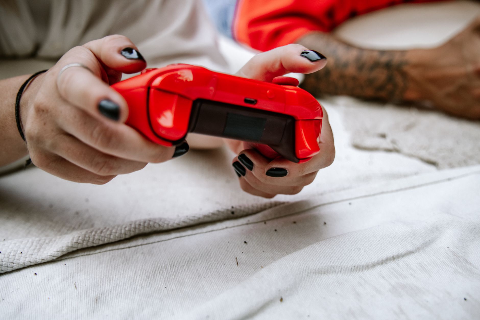 Günstiger zocken: Welche Controller-Alternativen gibt es für die Playstation 5?