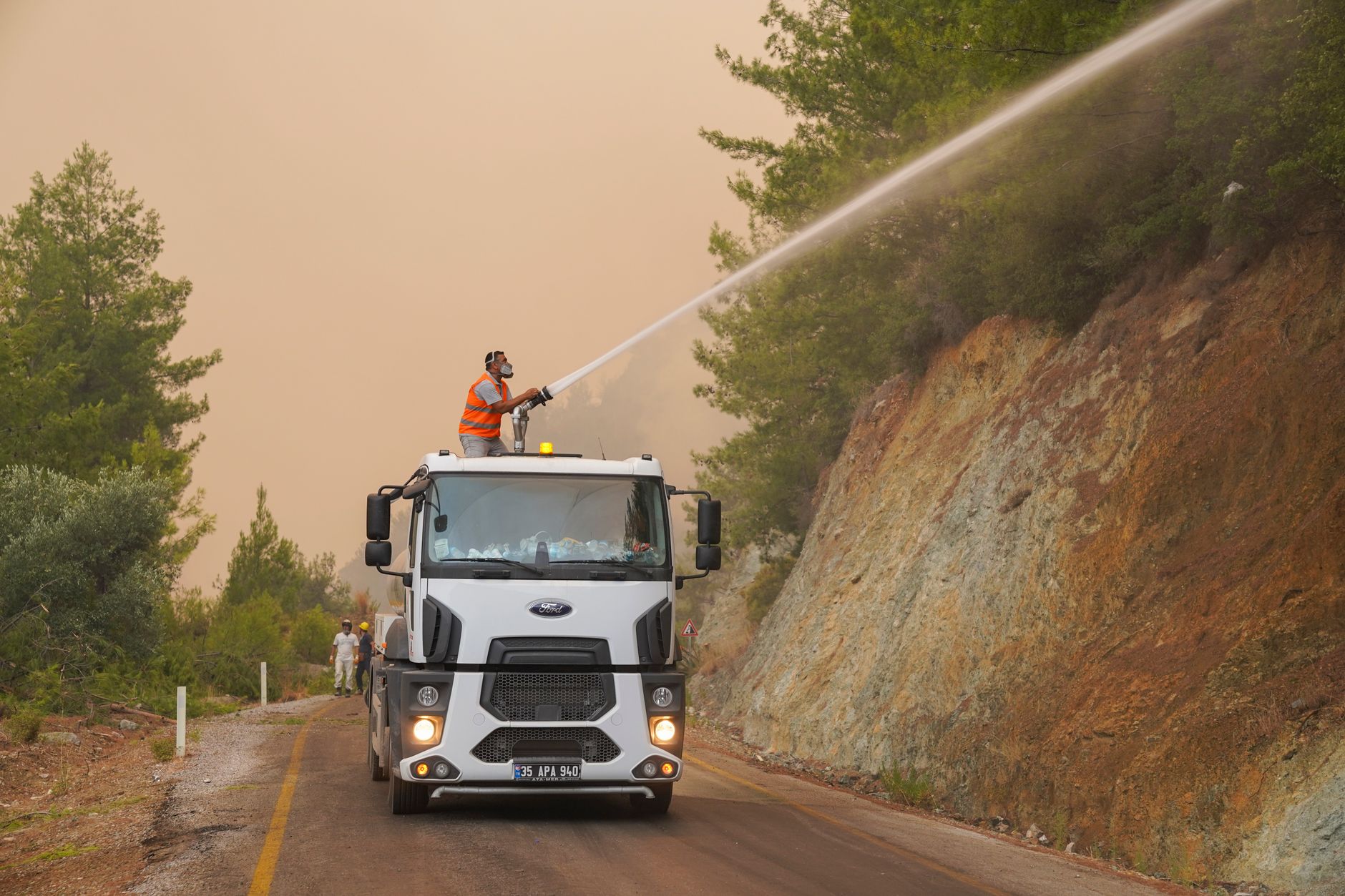Feuerwehr kämpft auf Kreta und in der Türkei gegen Flammen