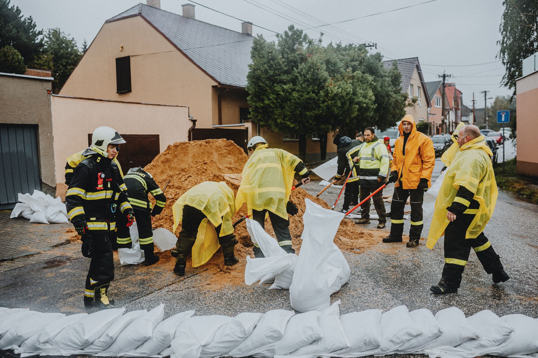 Tödliche Unwetter in Deutschland - Mann von Baum erschlagen