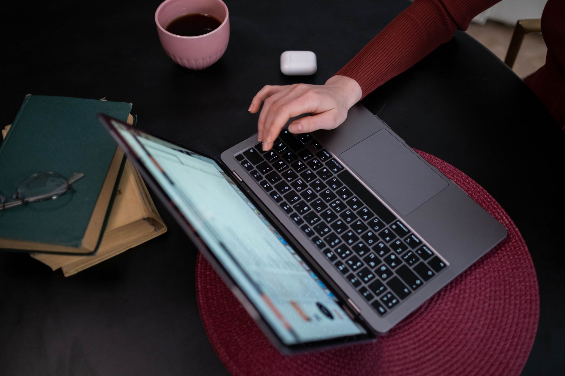 Zu viel online: Studie zeigt Folgen problematischer Internetnutzung