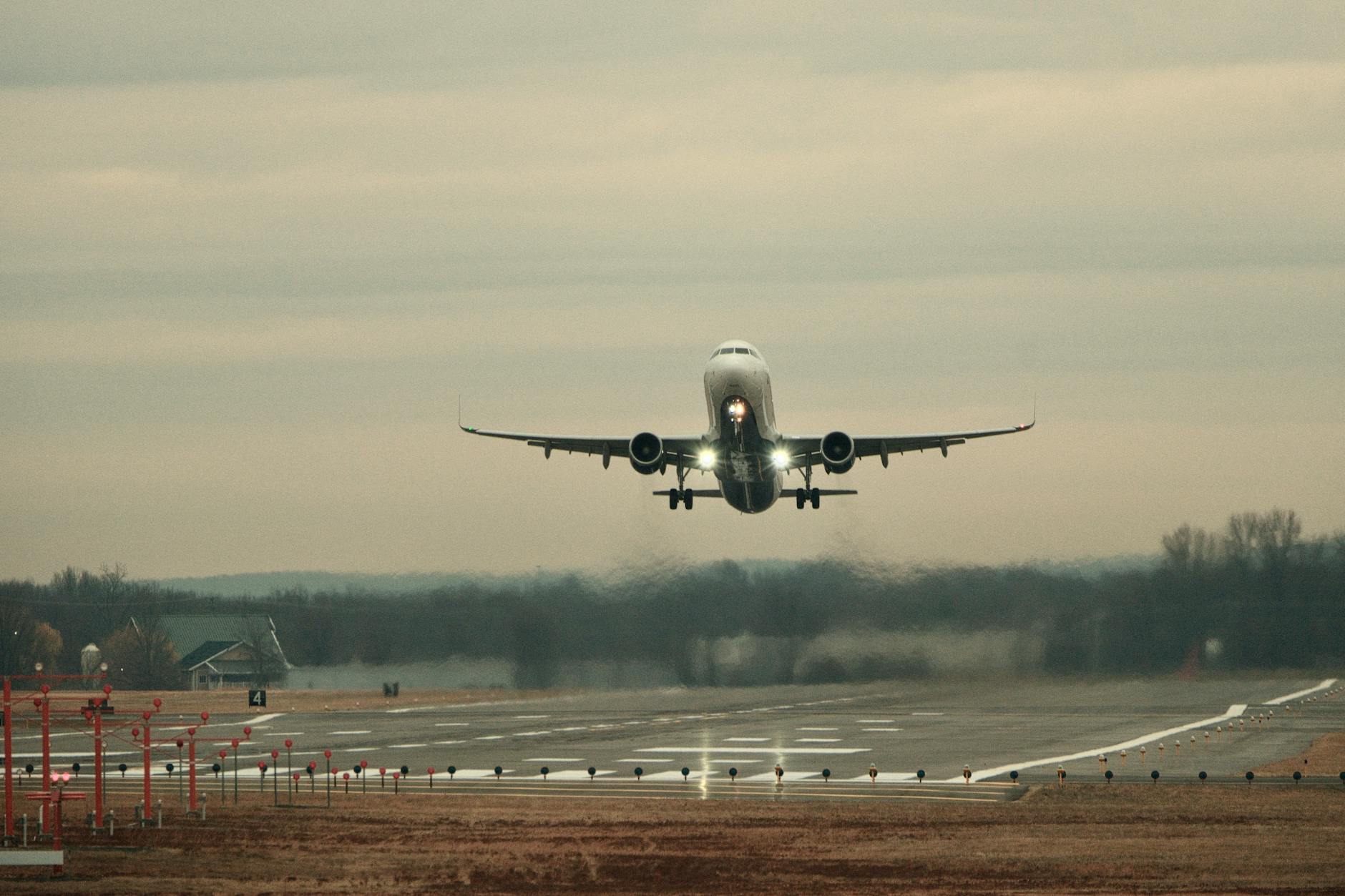 Mittwoch: DSA-Urteil gegen TikTok, Delta-Flugzeuge mit Amazon Leo statt Starlink