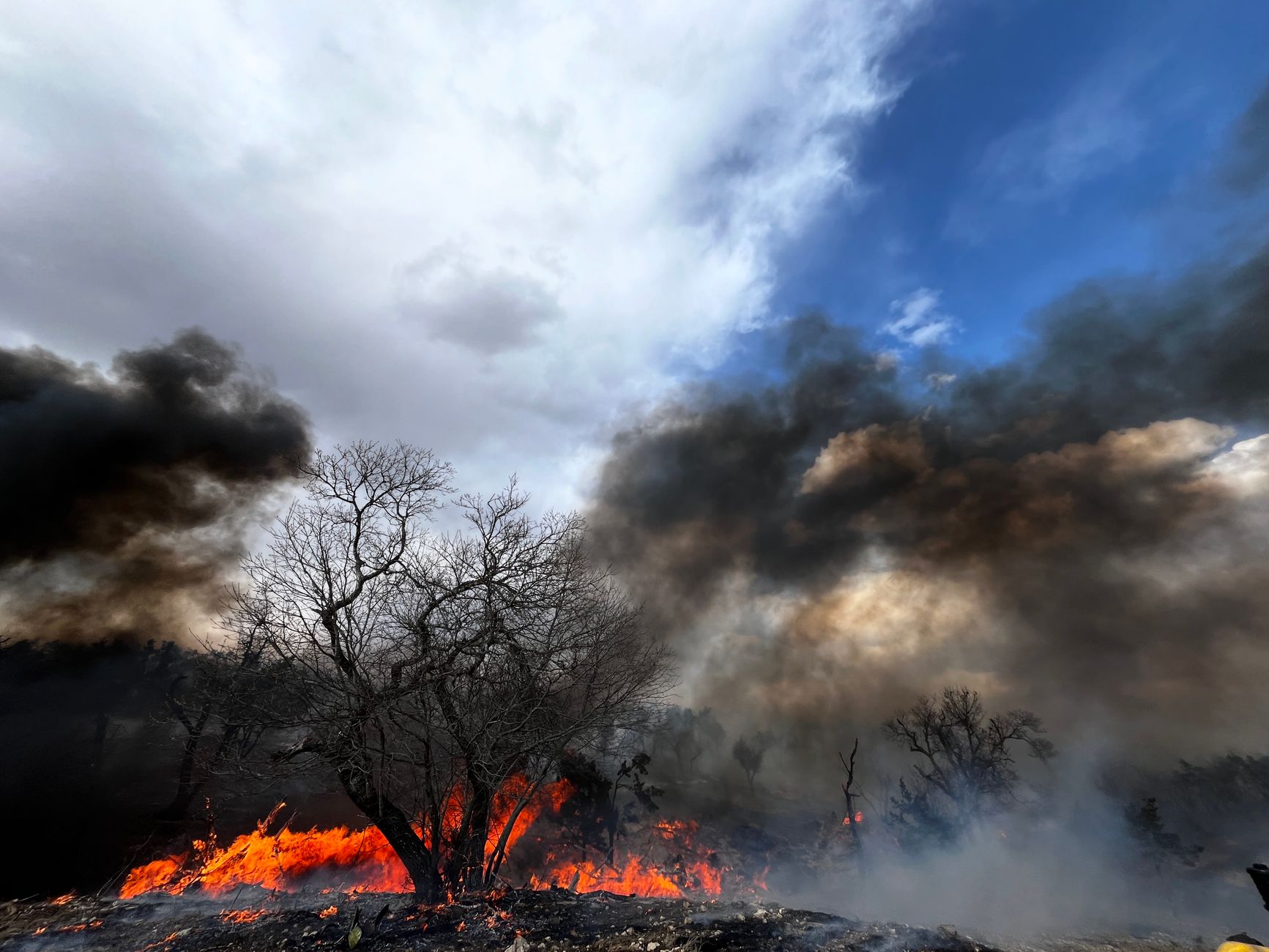 Feuer bei Athen: Waldbrände in Griechenland weiten sich aus