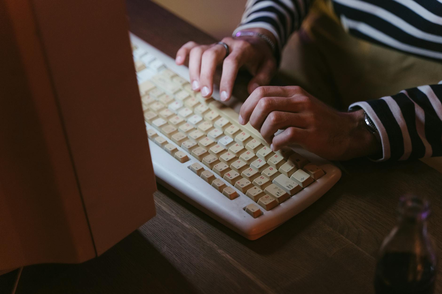 #heiseshow: Mondmission, Einschränkung der Informationsfreiheit, 50 Jahre Apple