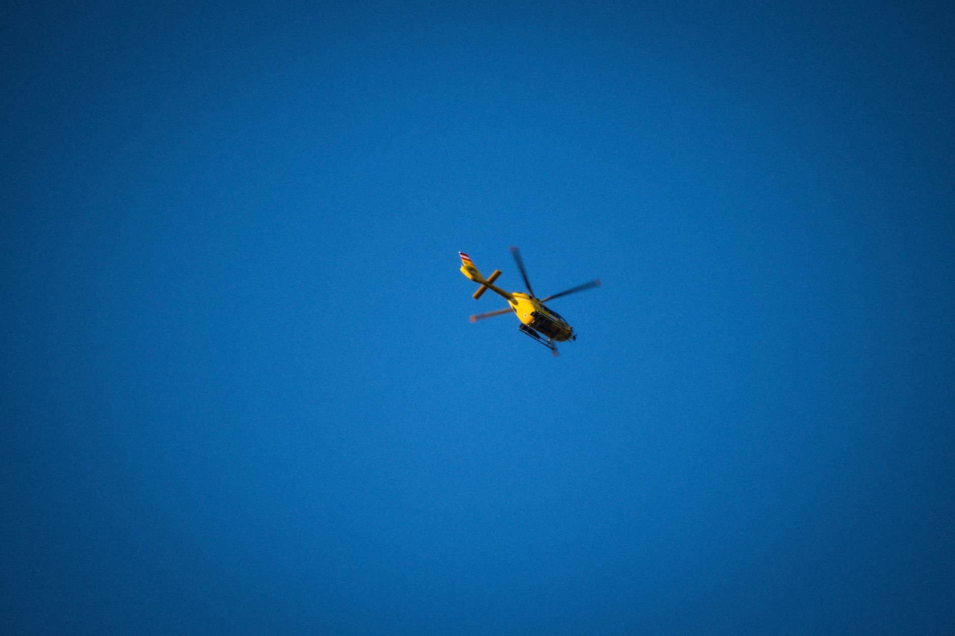 Hubschrauber stoßen bei Löscharbeiten nahe Athen zusammen