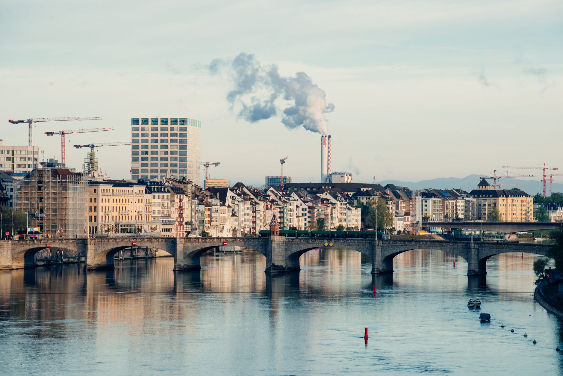 Wasserstraße - Rhein-Pegel fällt auf Rekordtief - NRW-Verkehrsminister Krischer fordert Taskforce und Ausbau