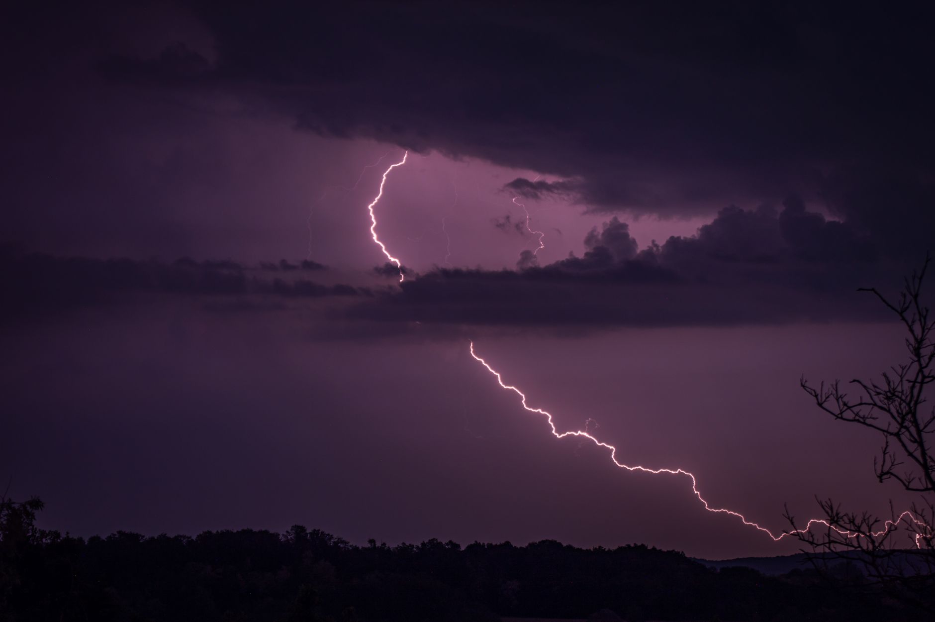 Wetter - Im Tagesverlauf Schauer und Gewitter, teils mit Unwetterpotenzial