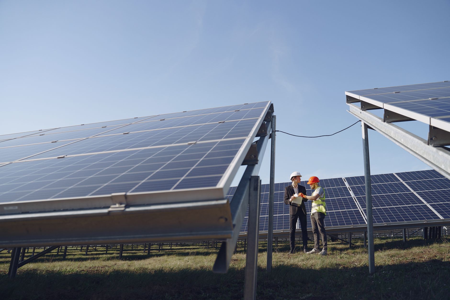 FLAPTrack: Eine Solaranlage, die bei Unwetter zusammenklappt und der Sonne folgt