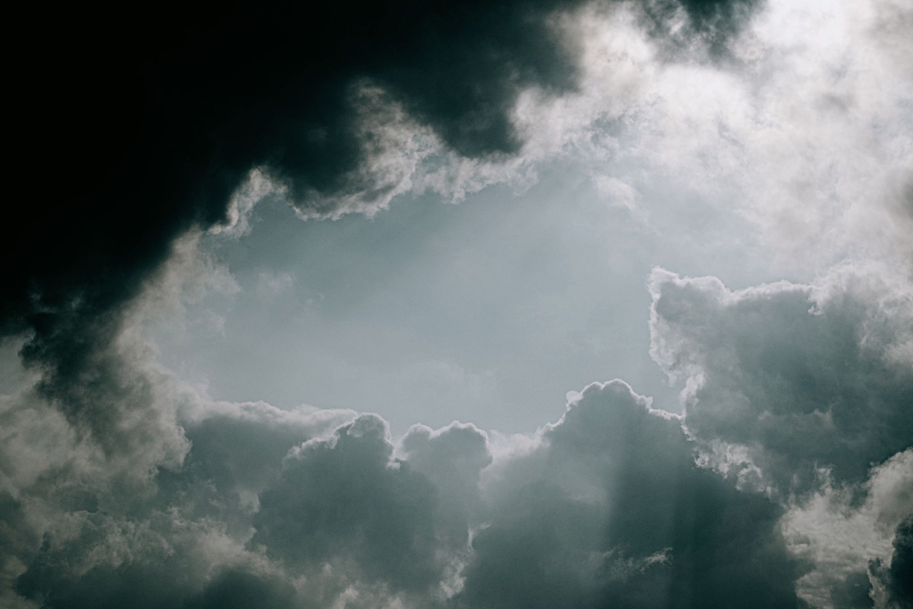 Wetter - Wechselnd bewölkt, Gewitter mit Unwettergefahr