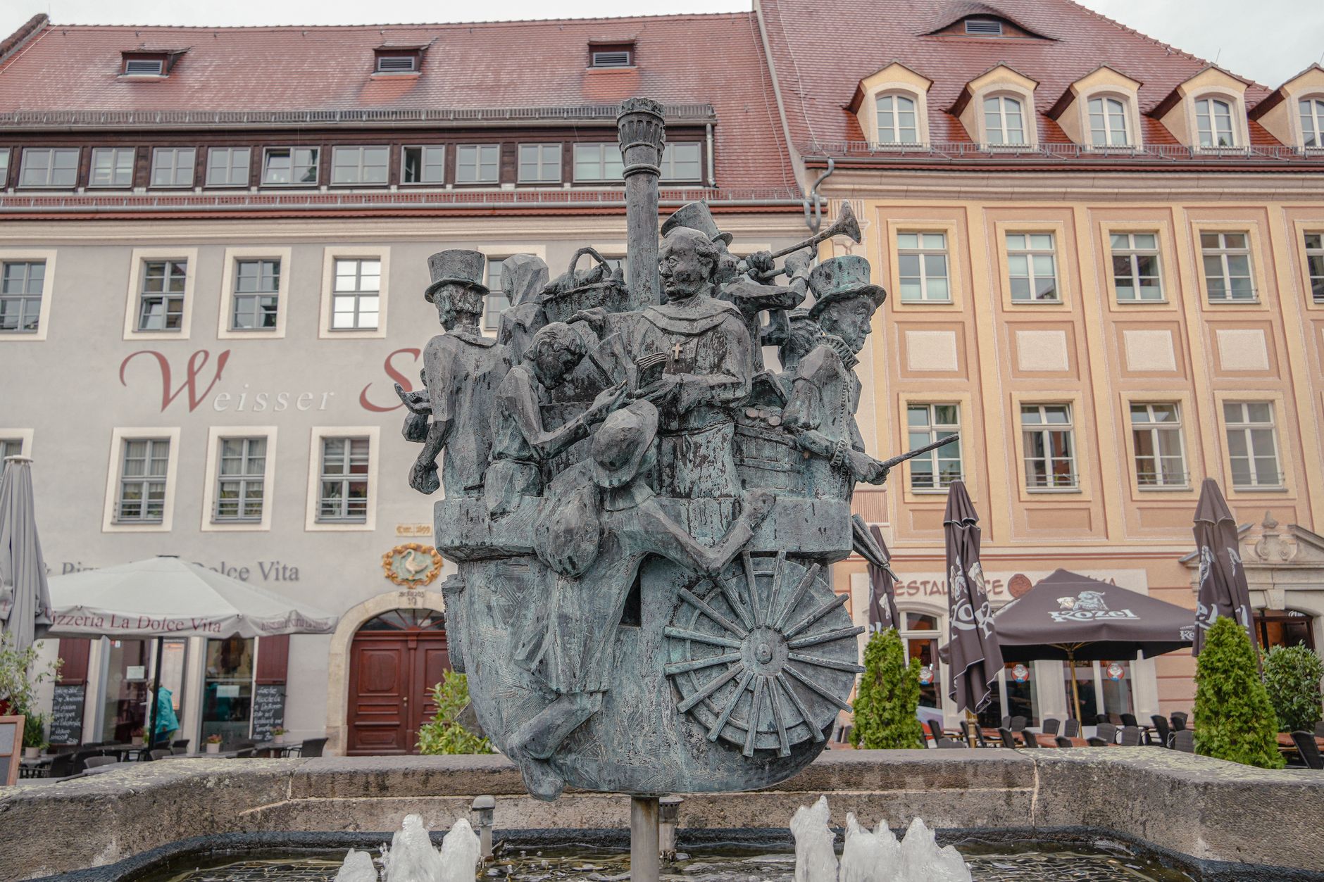 Merz’ Urlaubslektüre: Der Kanzler auf dem Narrenschiff