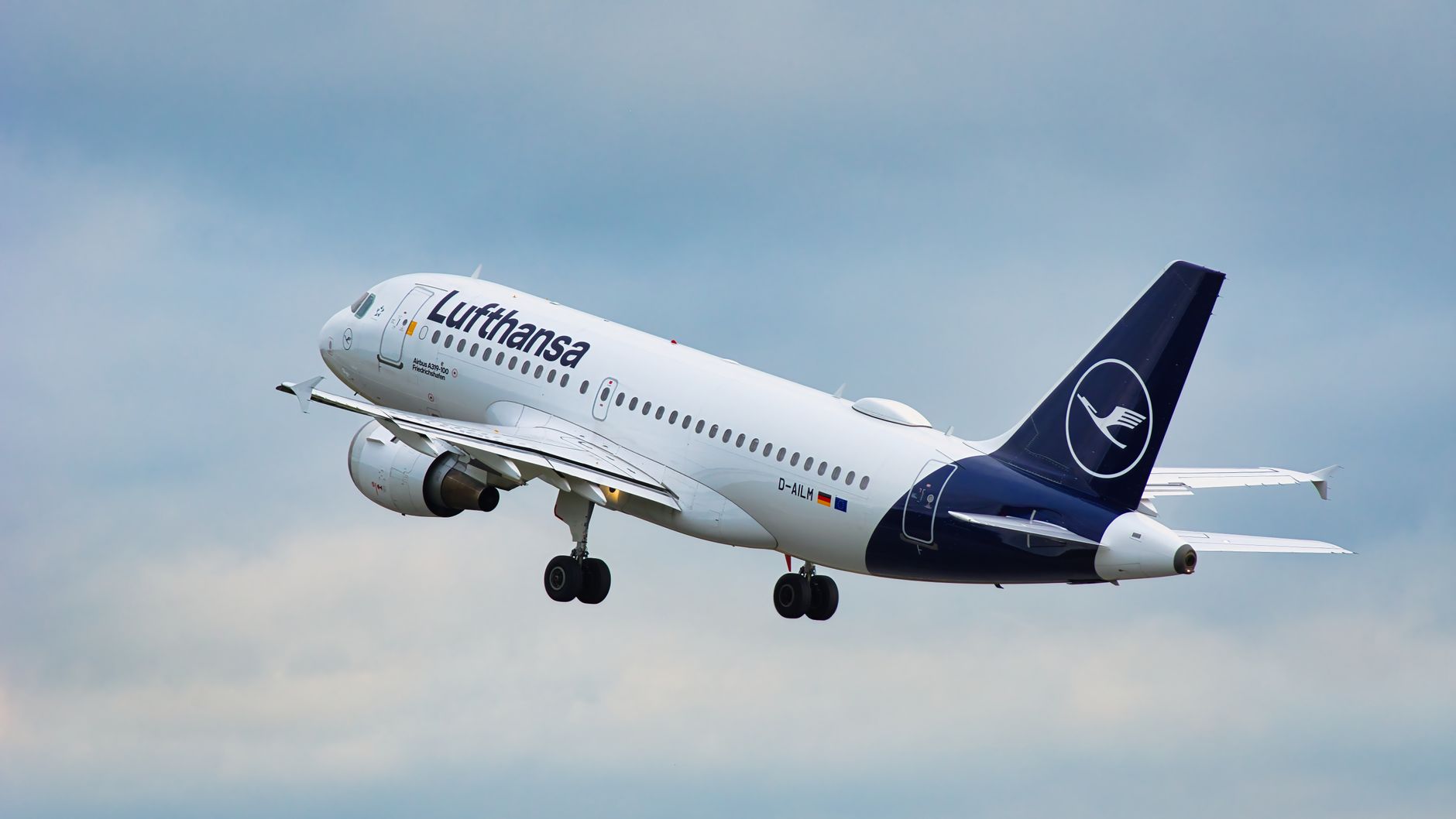 Lufthansa macht weniger Gewinn und kündigt höhere Ticketpreise an