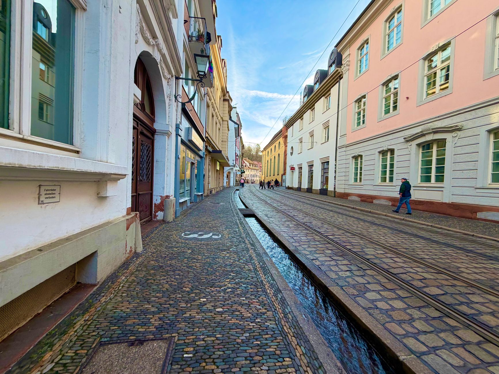 Schleifen statt Asphalt: Kopfsteinpflaster wird eben