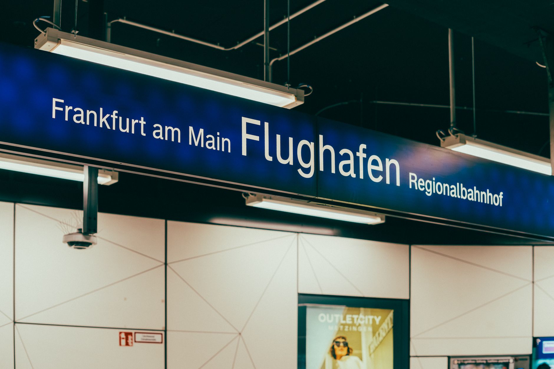 Flughafen Leipzig/Halle - NATO-Sprecher: Drohne in der Nähe eines ukrainischen Flugzeugs gesichtet
