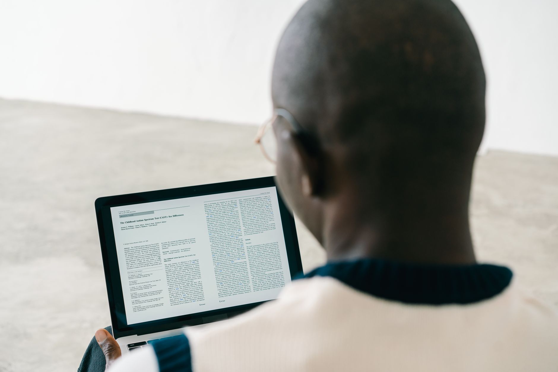 KI-Texte: Leser bewerten KI-Geschichten besser als menschliche Texte