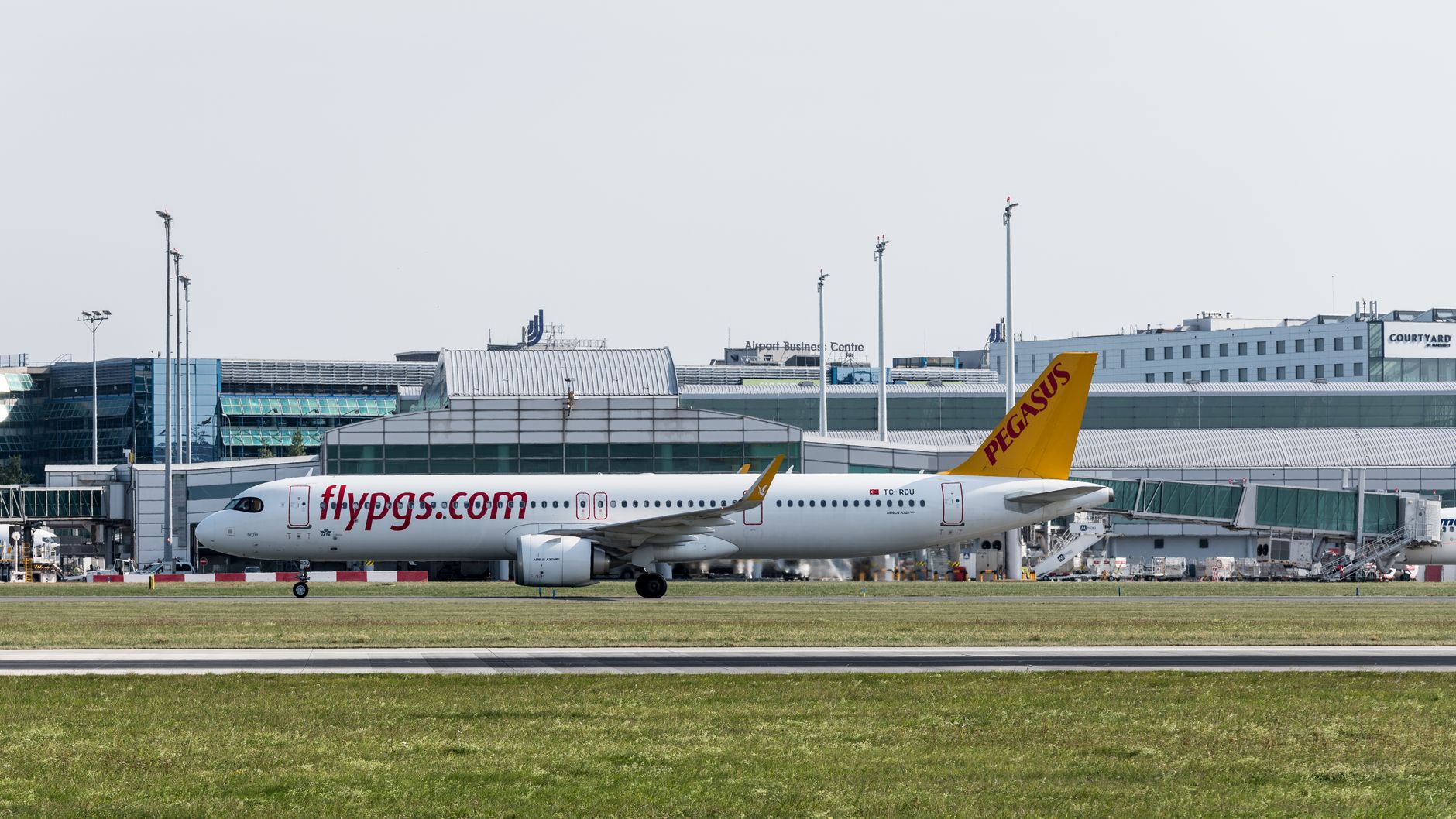 Behörden: Drohne auf Flughafen hatte "Sprengvorrichtung"