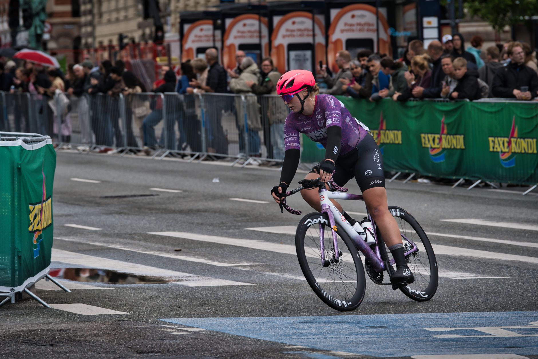 Radsport - Demi Vollering gewinnt fünfte Etappe der Tour de France Femmes