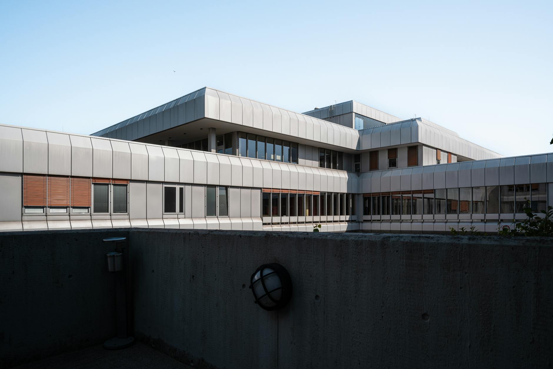 Libanon - Macron macht Hisbollah für tödlichen Angriff auf französische UNO-Blauhelmsoldaten verantwortlich