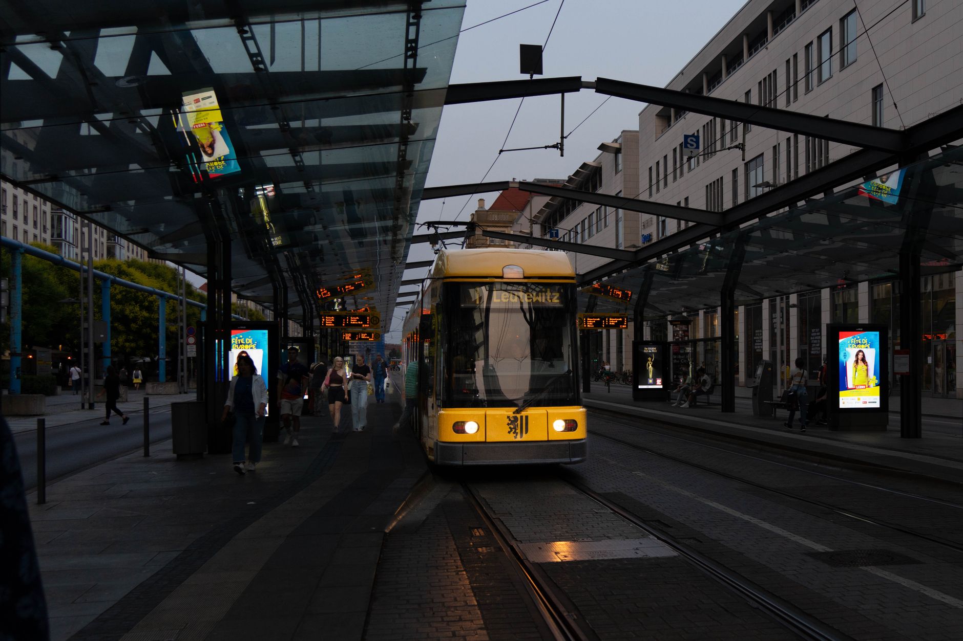 Zwei Straßenbahnen kollidiert - viele Verletzte in Gelsenkirchen