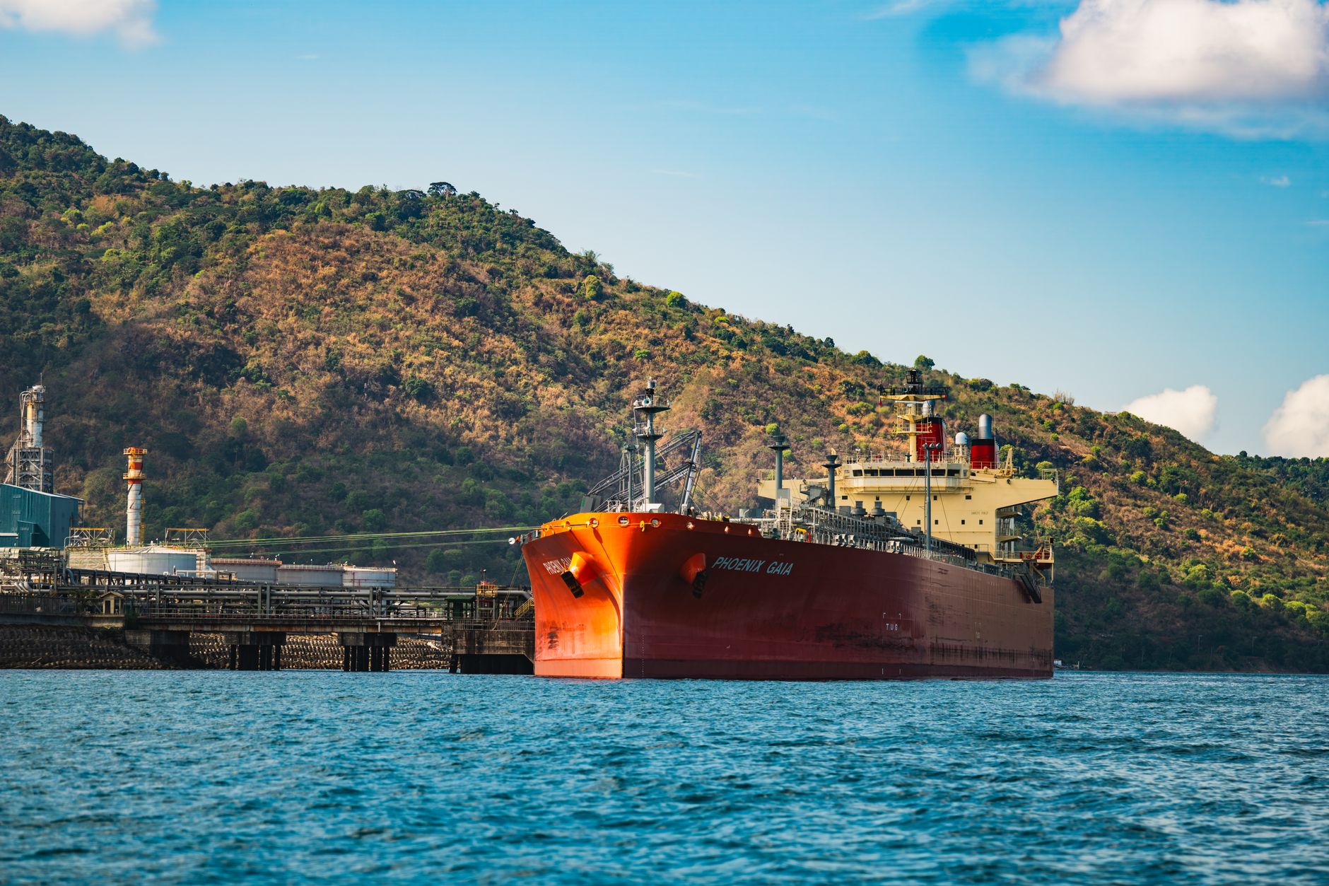 Tanker auf Grund gelaufen - Vor der Küste des Oman droht eine Ölkatastrophe