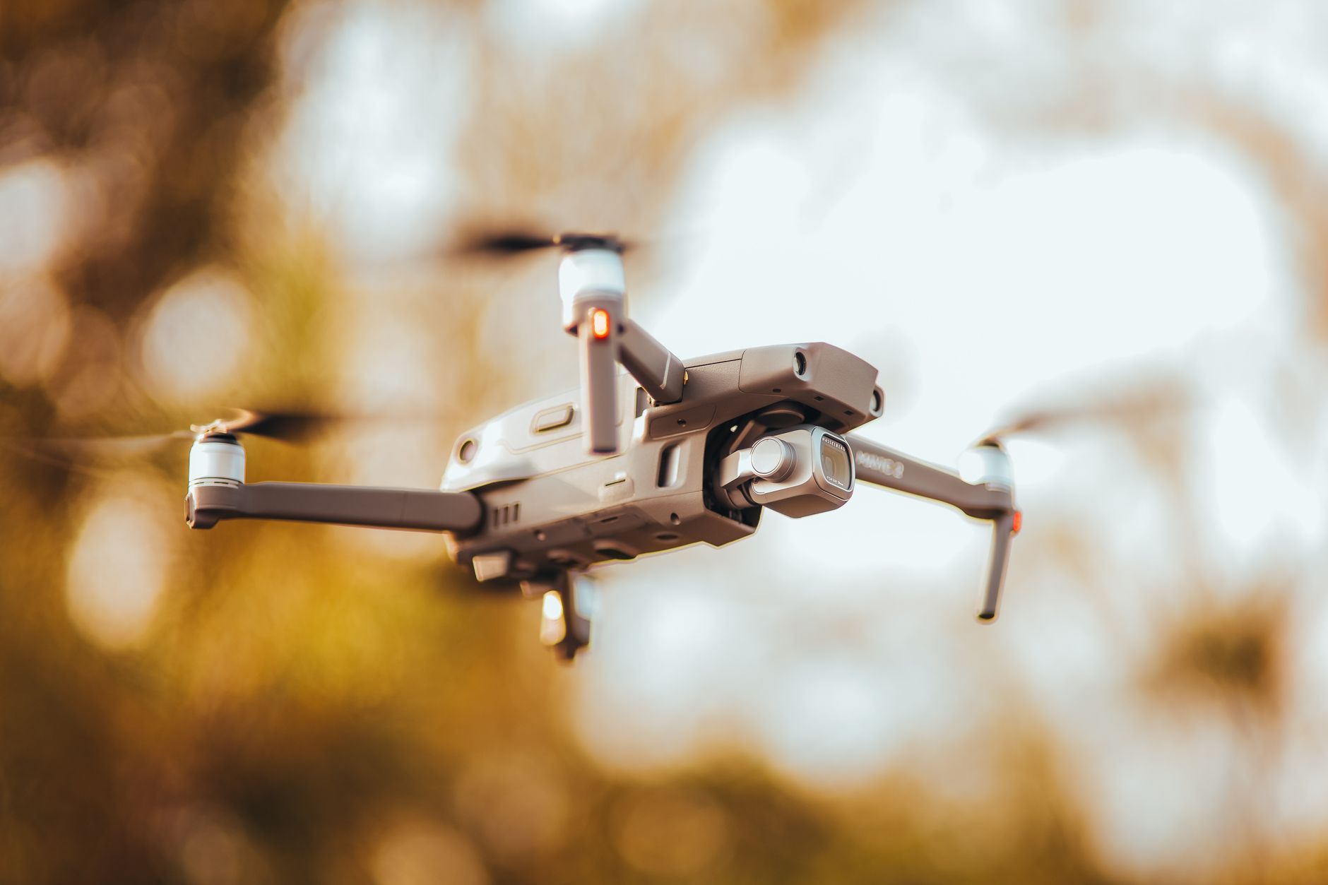 heise+ | Wie autonome Drohnen künftig Giftdämpfe und Gefahrstoffe finden und erkennen