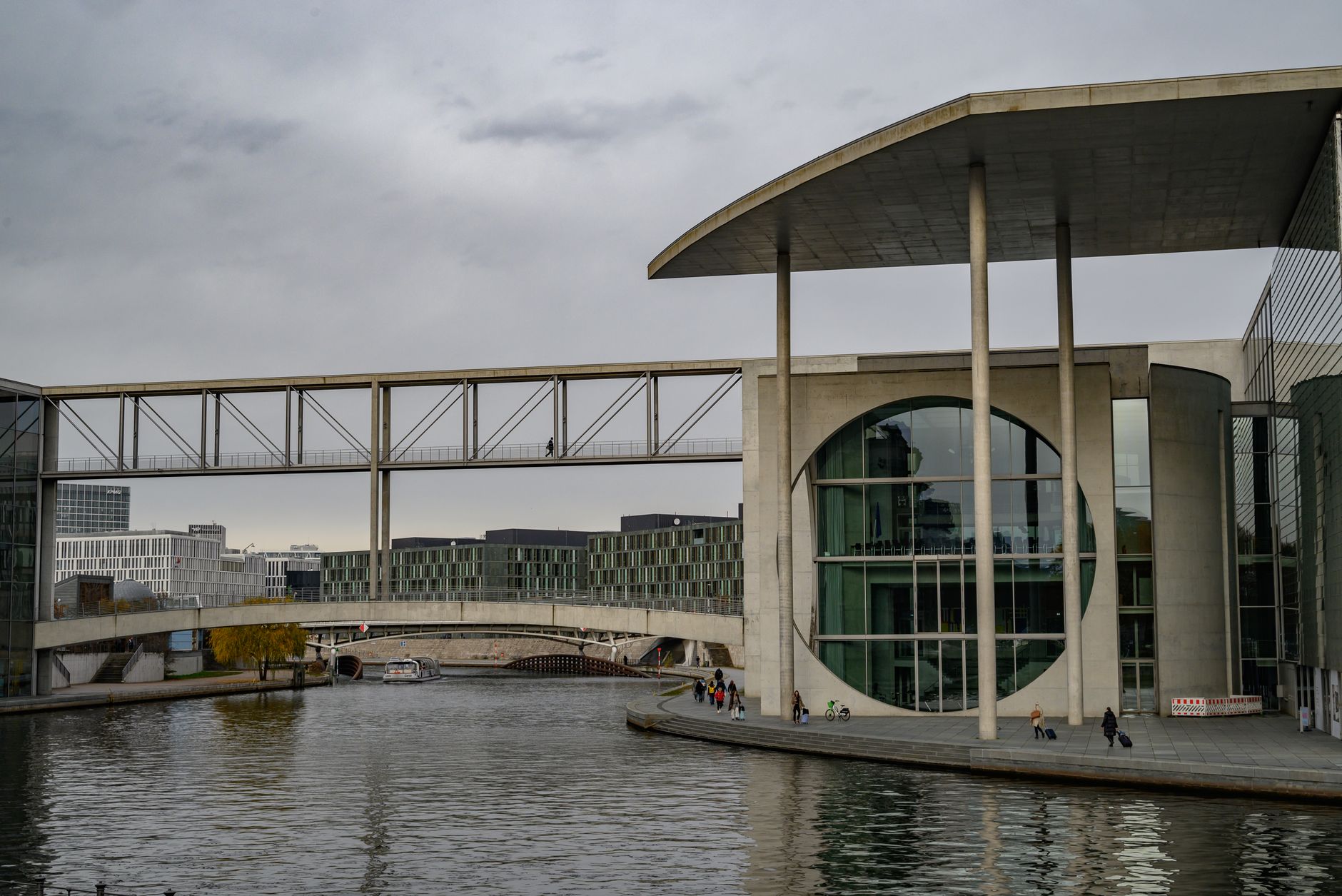 Schwimmbad in Mitte: Ein 300.000-Euro-Planschbecken für die Berliner Volksbühne