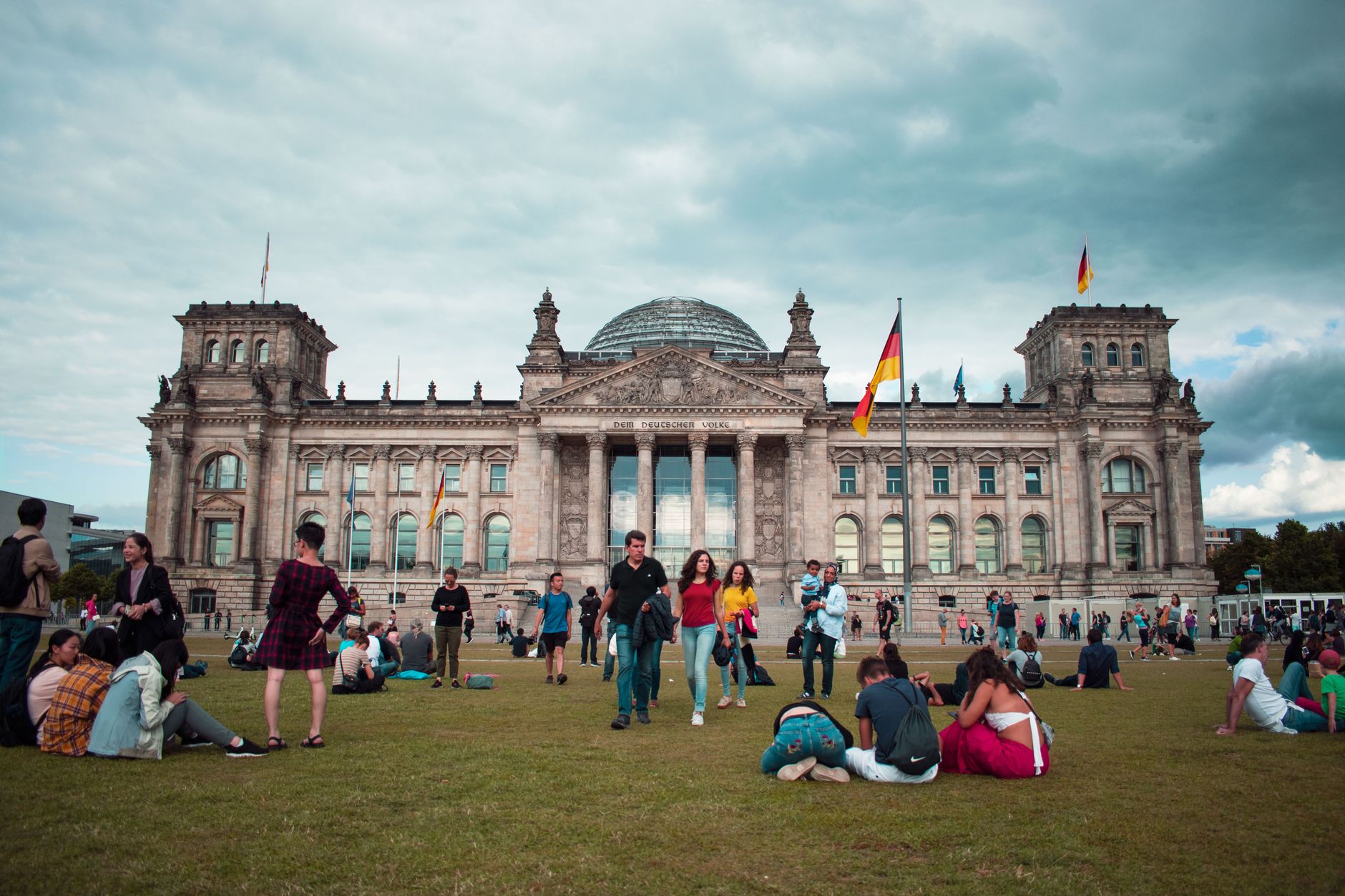 Kolumbien - Zwei Bombenanschläge an erstem Tag im Amt des neuen Präsidenten Espriella