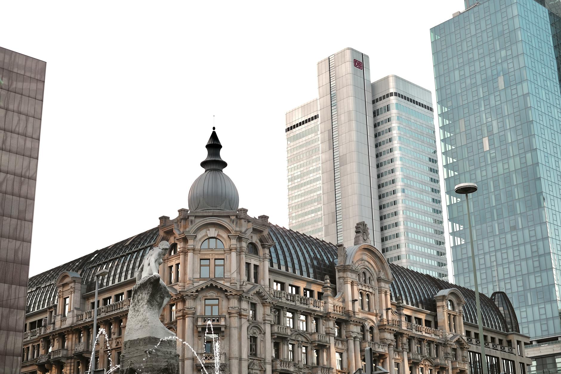 Erster Emirates-Flieger mit Urlaubern nach Frankfurt unterwegs