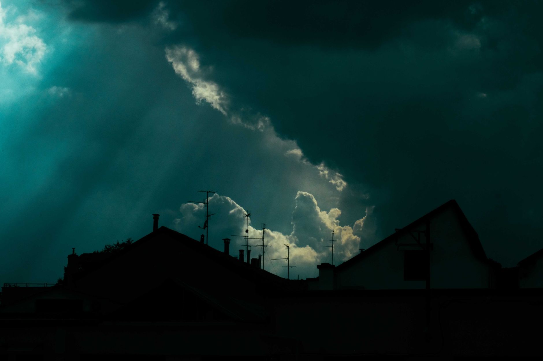Wetter - Nachts im Süden und Osten vereinzelt Schauer und Gewitter
