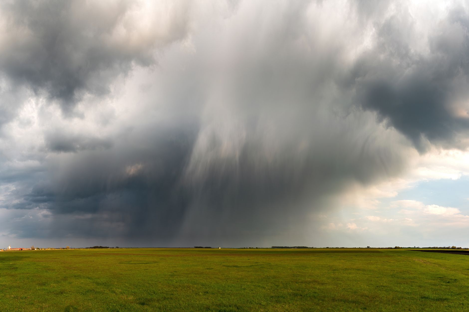 Wetter - Im Norden teils Regen, sonst meist sonnig - Hitzewarnungen für die Südhälfte