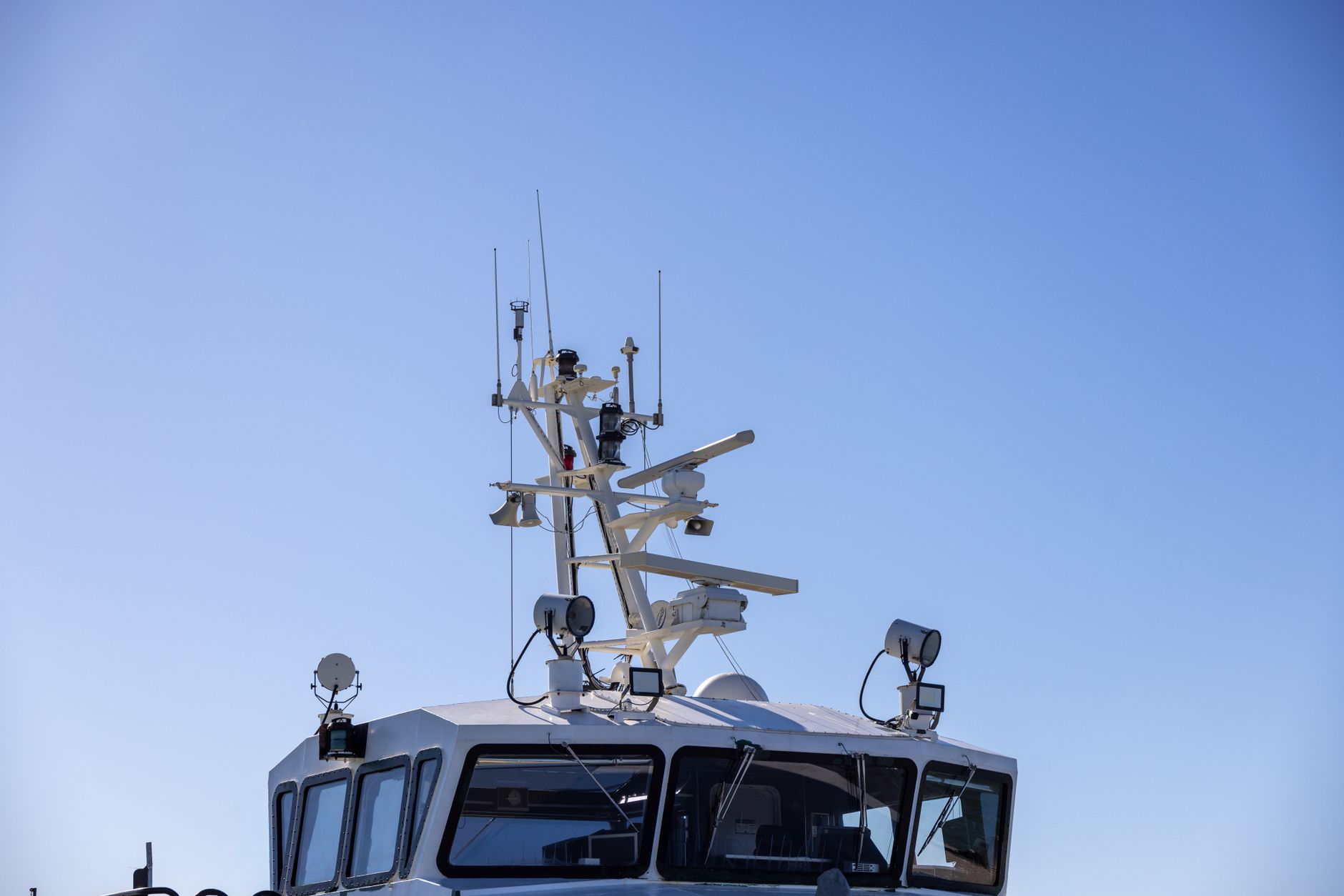 Autonomes eSail-Windantriebssystem treibt Mehrzweckschiff an