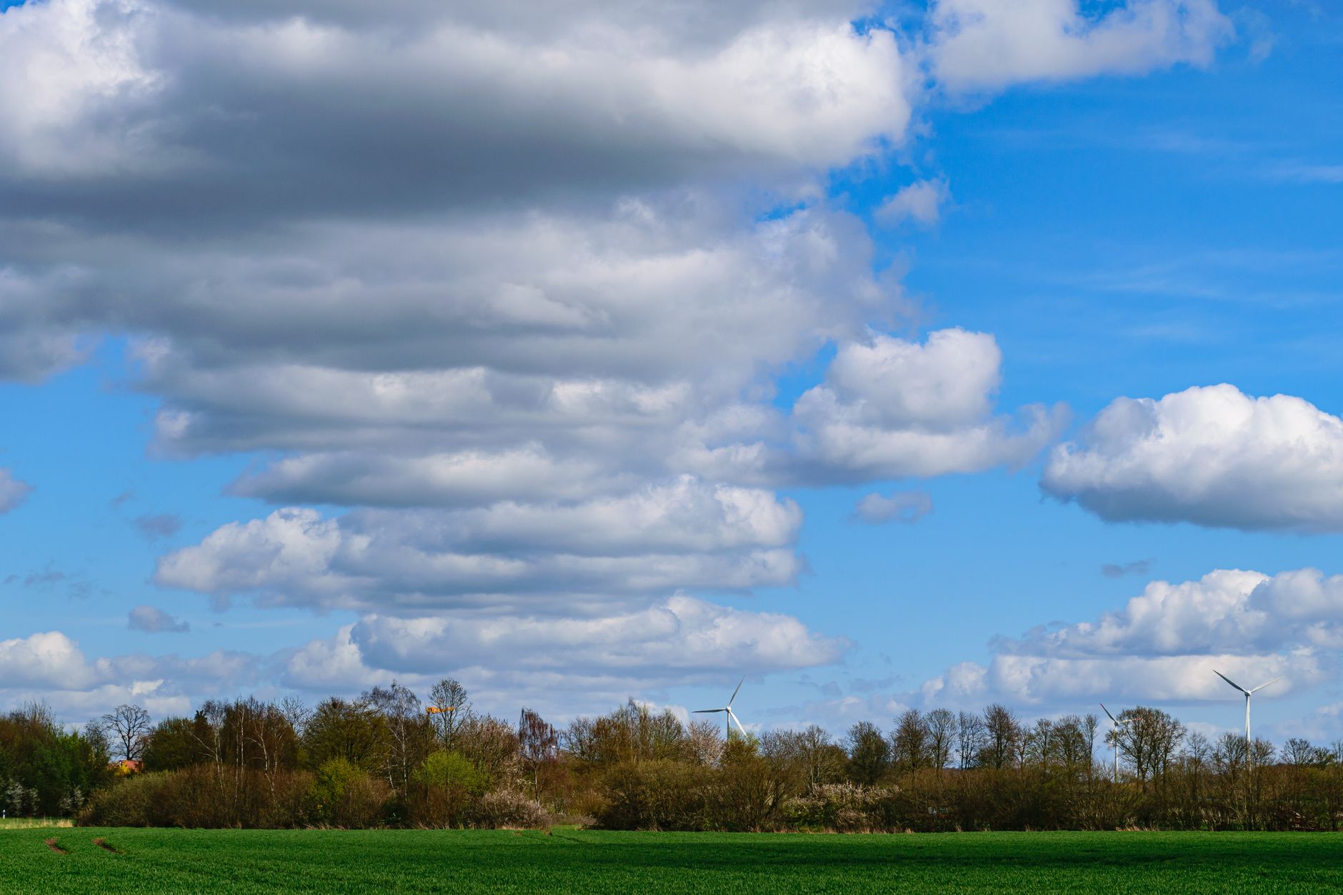 Wetter - Am Dienstag im Norden und Osten bewölkt mit einzelnen Schauern, sonst sonnig
