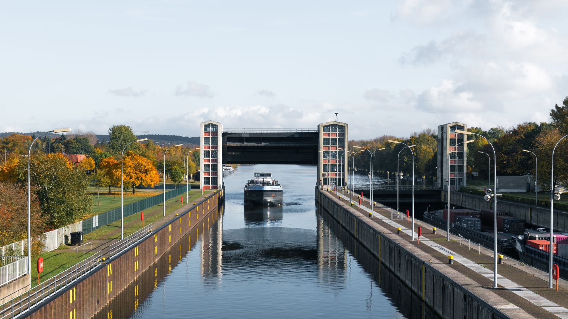 Niedrigwasser - Logistikverband: Lkw können Binnenschifffahrt nicht ersetzen