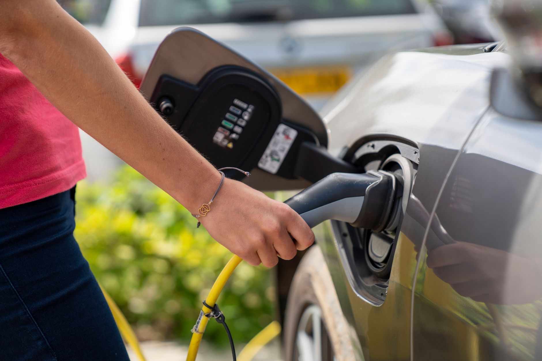 Spritpreise treiben Rekordumstieg auf Elektroautos