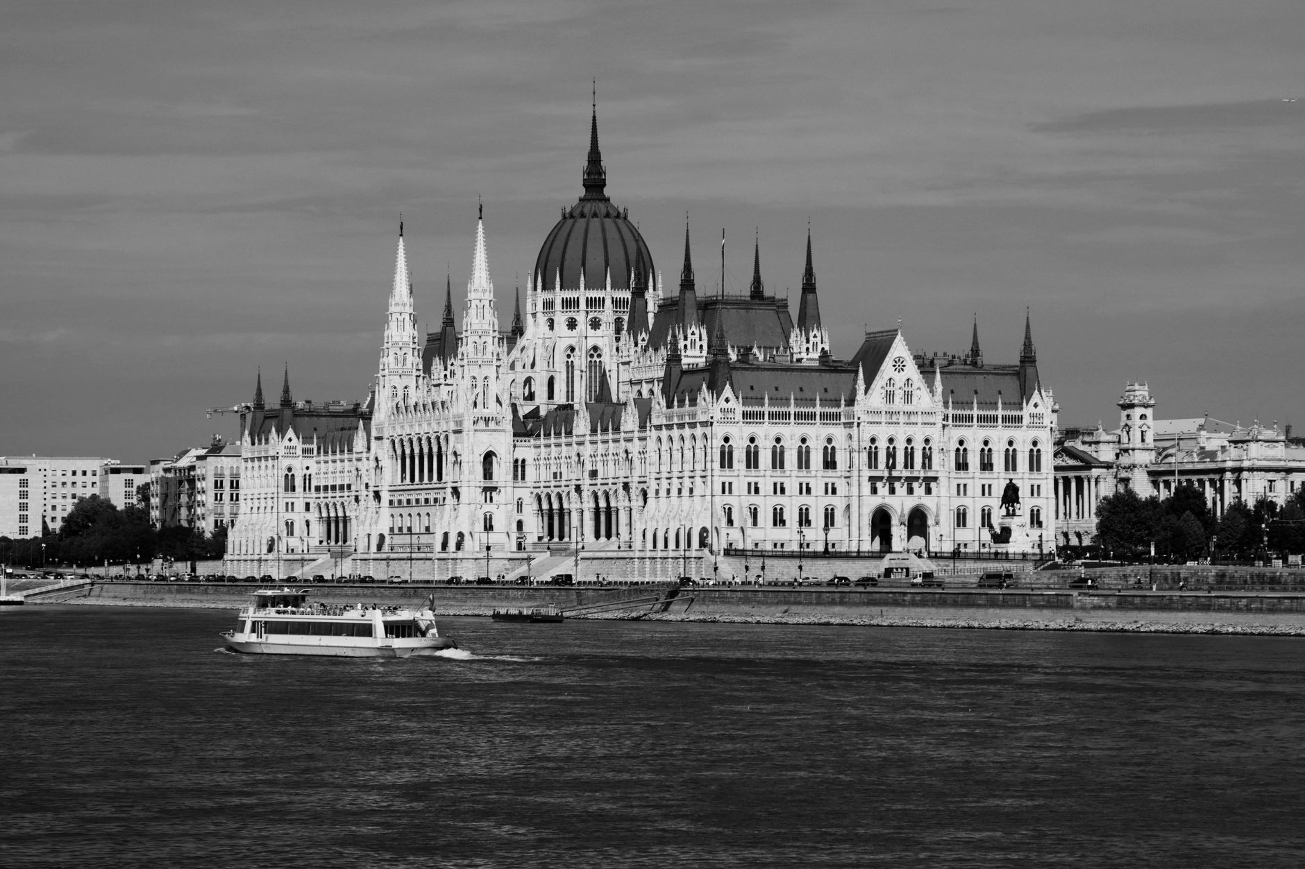 Pegelstände - Ministerpräsident Magyar: Ungarn will Donau-Wasserstand zur Kühlung von Atomkraftwerk anheben