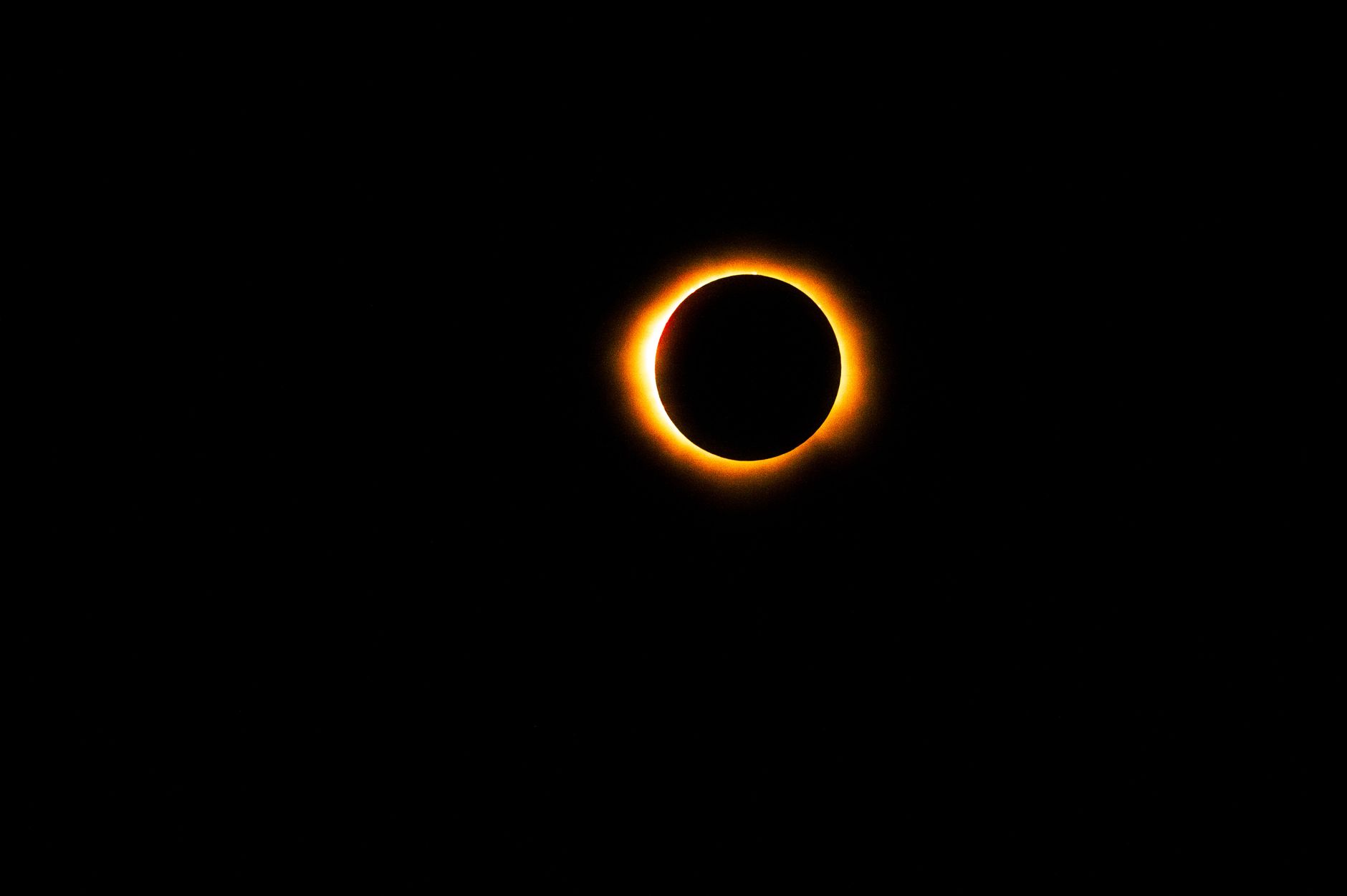 Millionen verfolgen Sonnenfinsternis über Deutschland