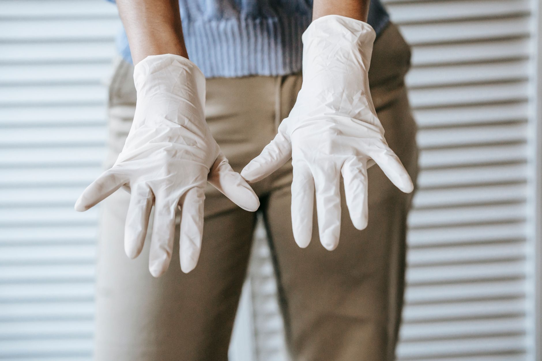 ICE will Elektroschock-Handschuhe kaufen