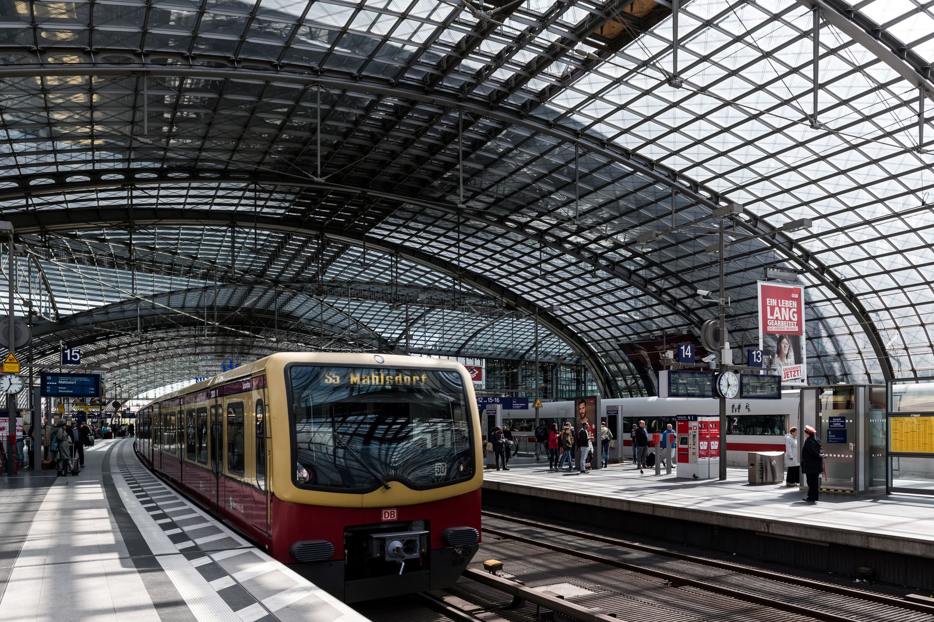 Deutsche Bahn - Auch Personal in Bahnhöfen sollen Bodycams erhalten