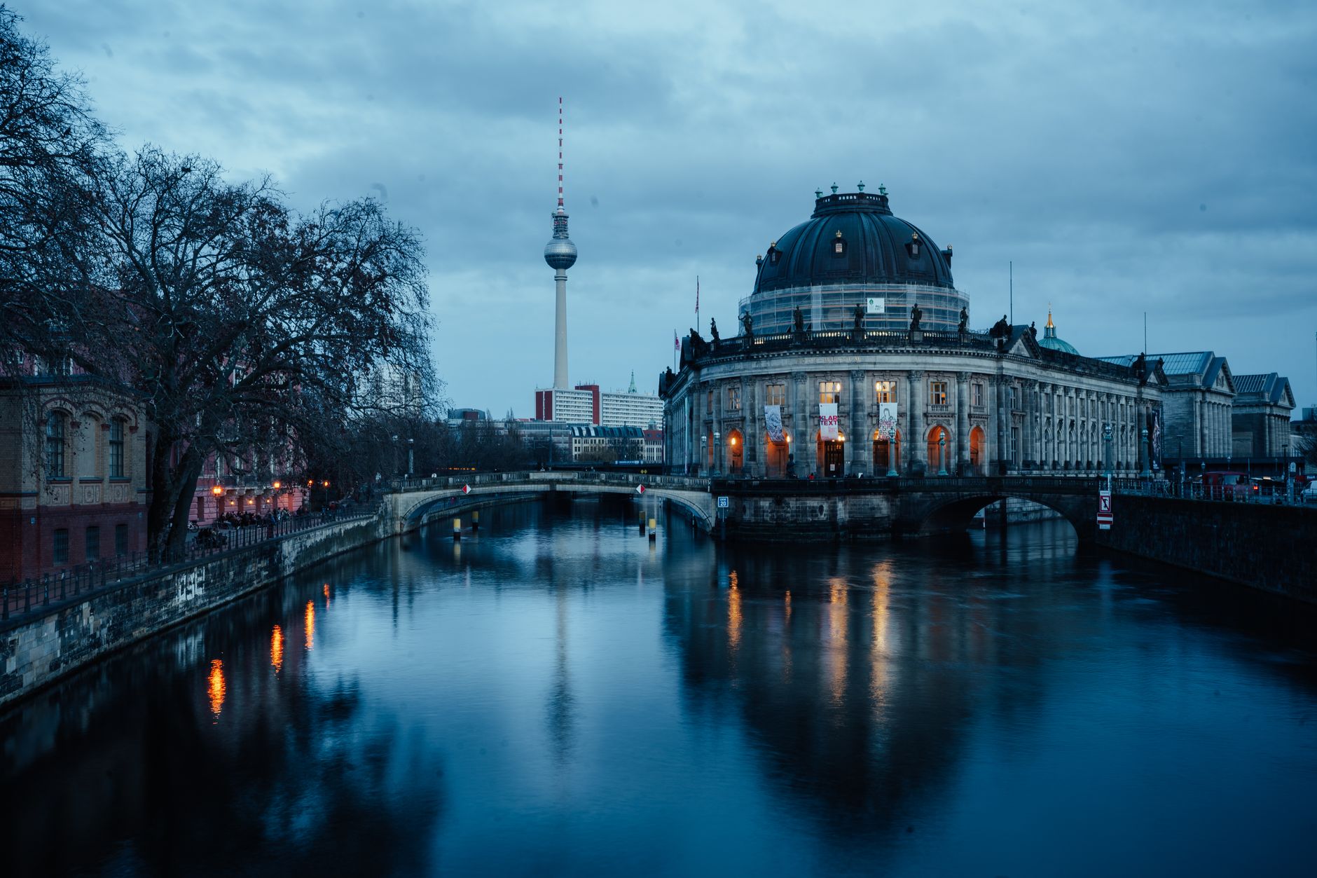 Lob des Lichts: Ein Mietshaus mitten in Berlin, das einer Lösung des Gordischen Knotens ähnelt