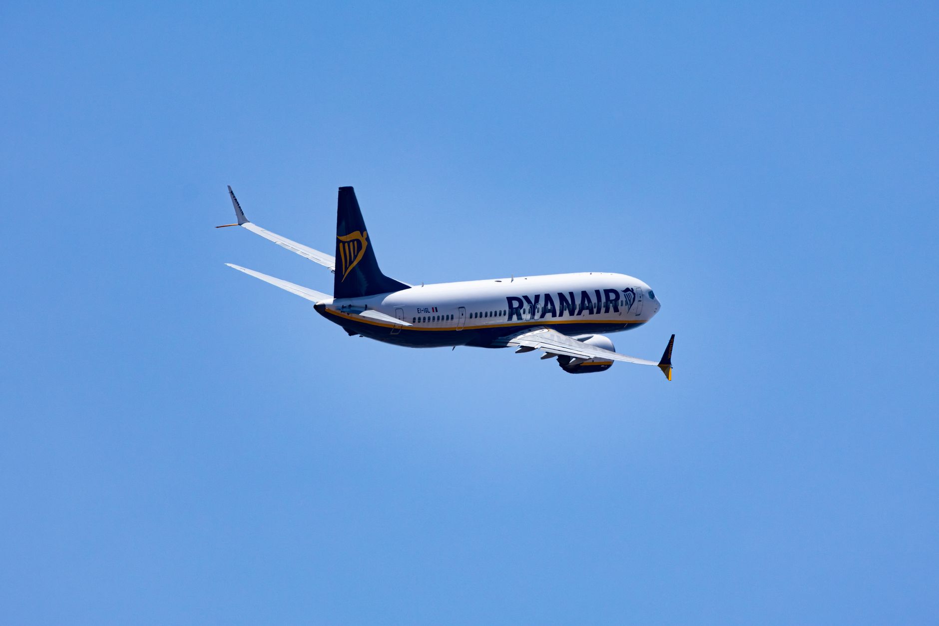 Untersuchung zu Ryanair-Vorfall: Triebwerksteil zerschlug Flugzeugfenster