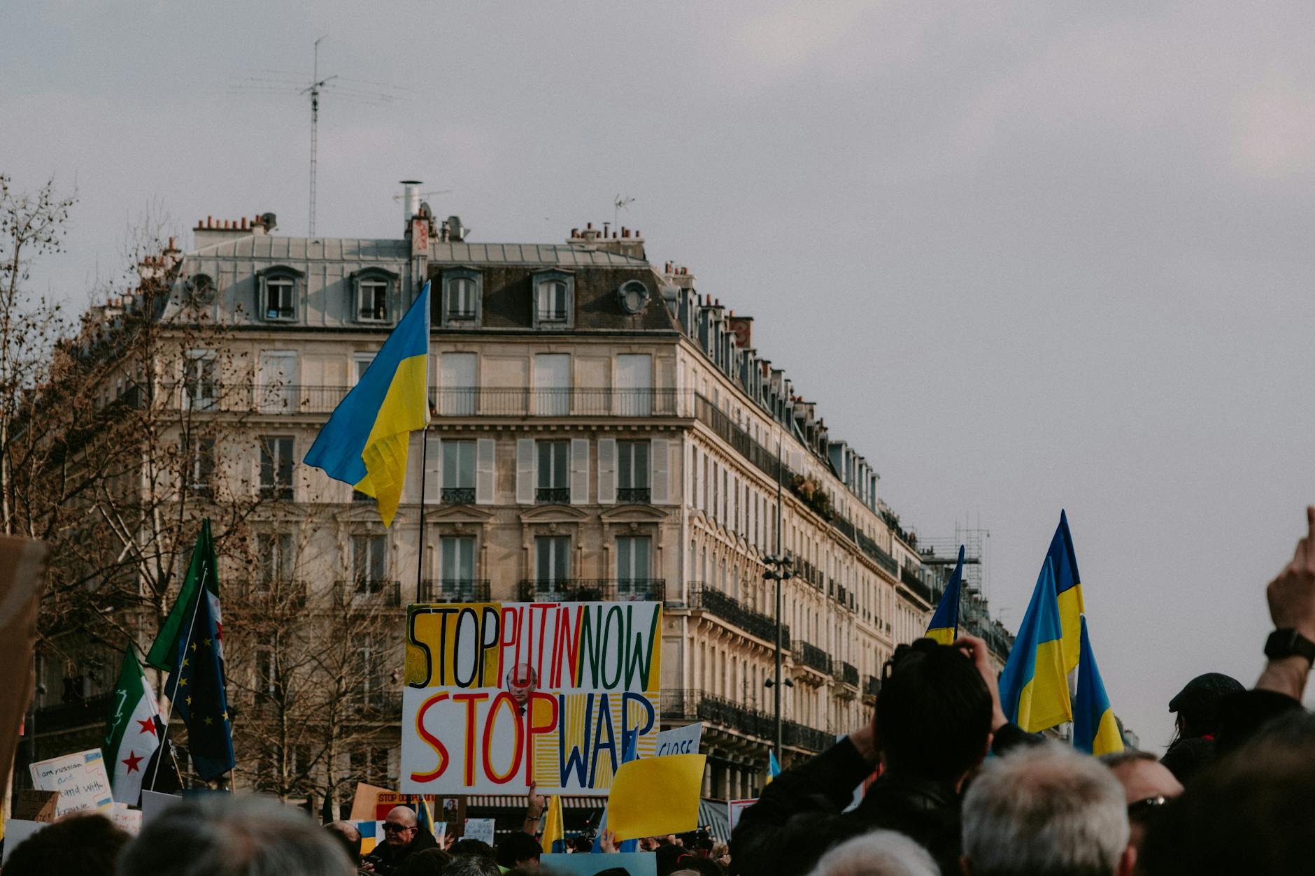 Krieg gegen die Ukraine: Kanzler Merz besucht Kiew