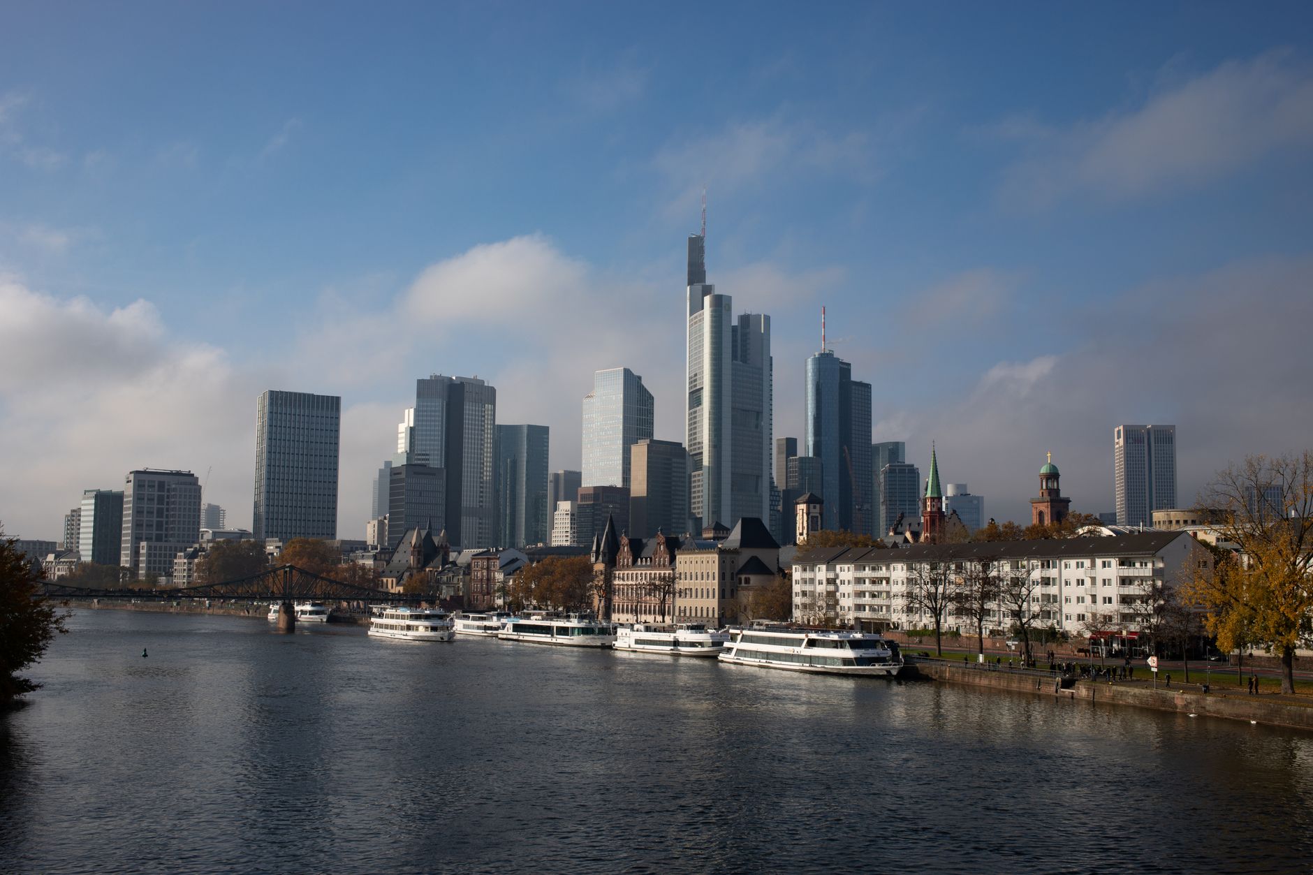 Frankfurt-Seckbach: Störung der Totenruhe und Sachbeschädigung - Zeugenaufruf