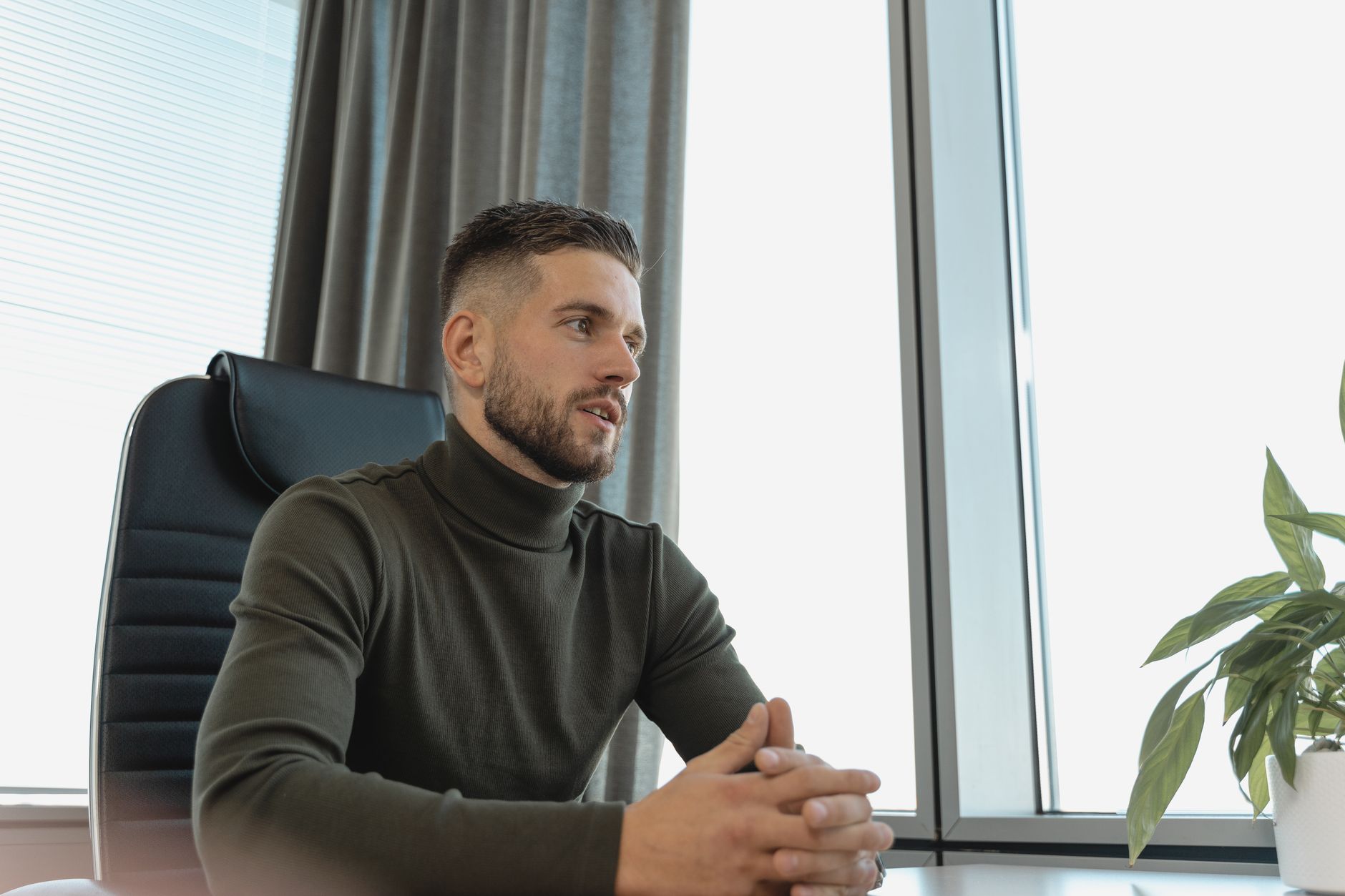 Grünen-Chef Banaszak will Osten nicht "verloren" geben