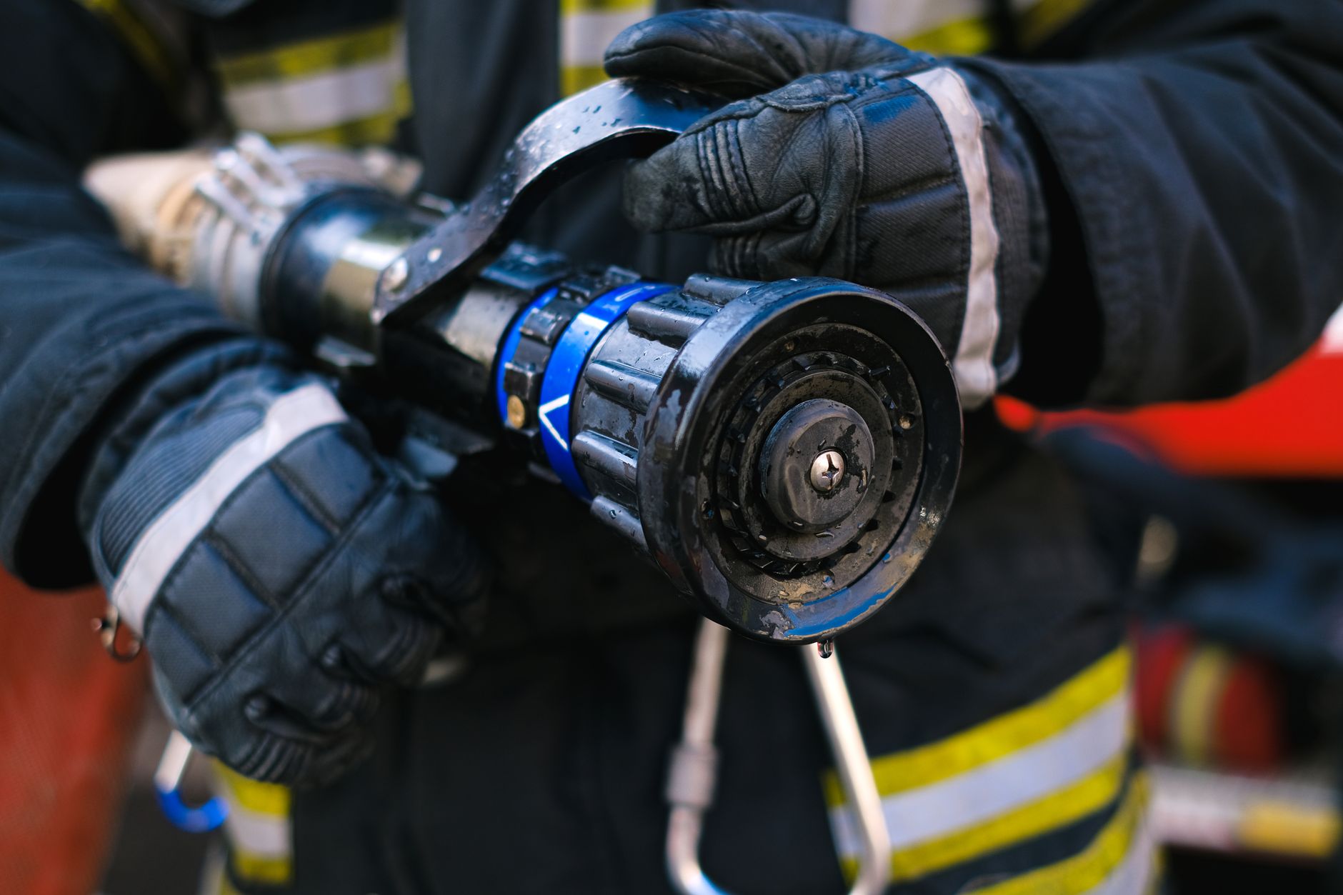 So kämpft die Feuerwehr gegen gefährliche Glutnester