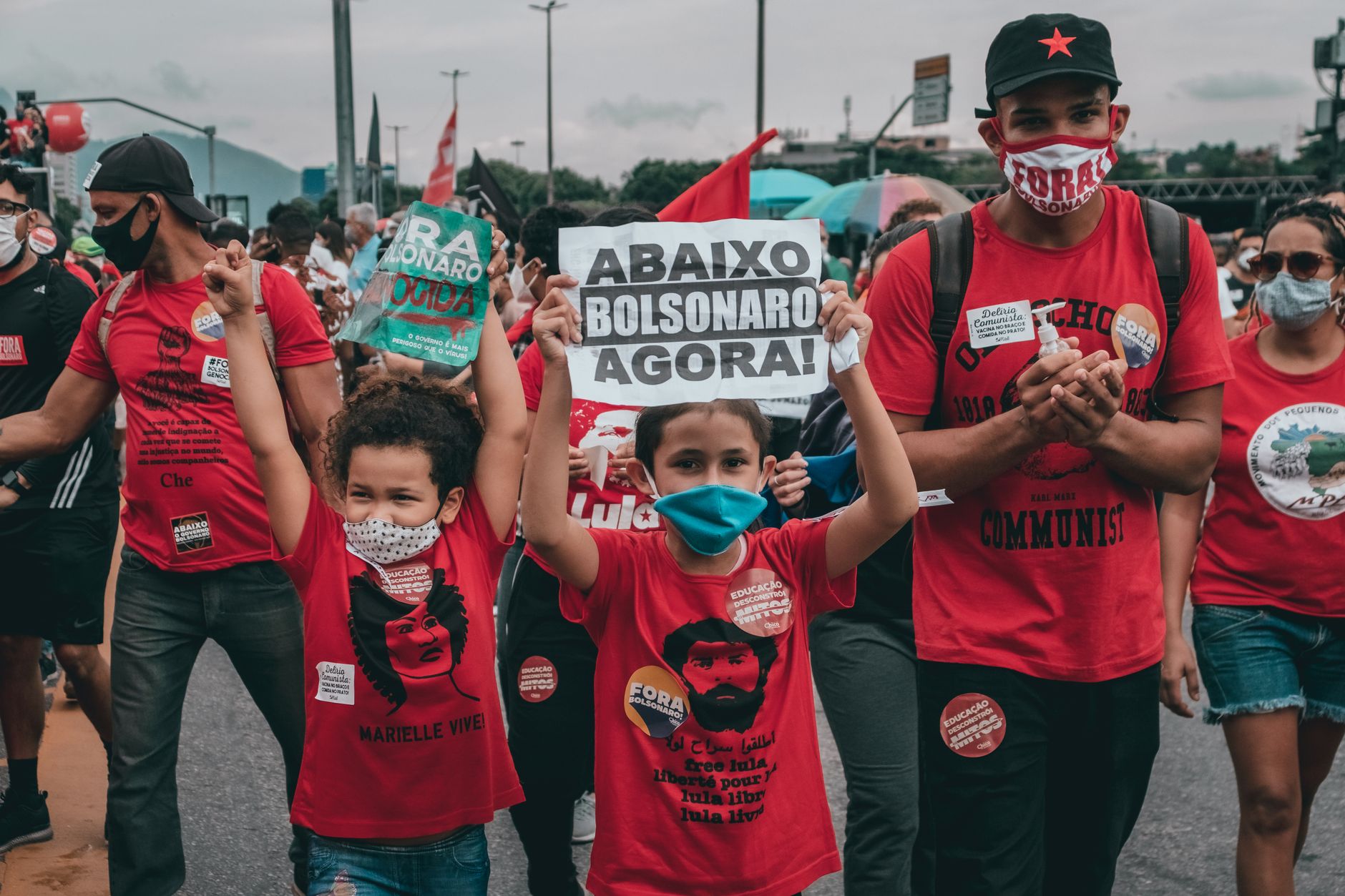 Brasilien - Lula und Sohn von Bolsonaro eröffnen Präsidentschaftswahlkampf