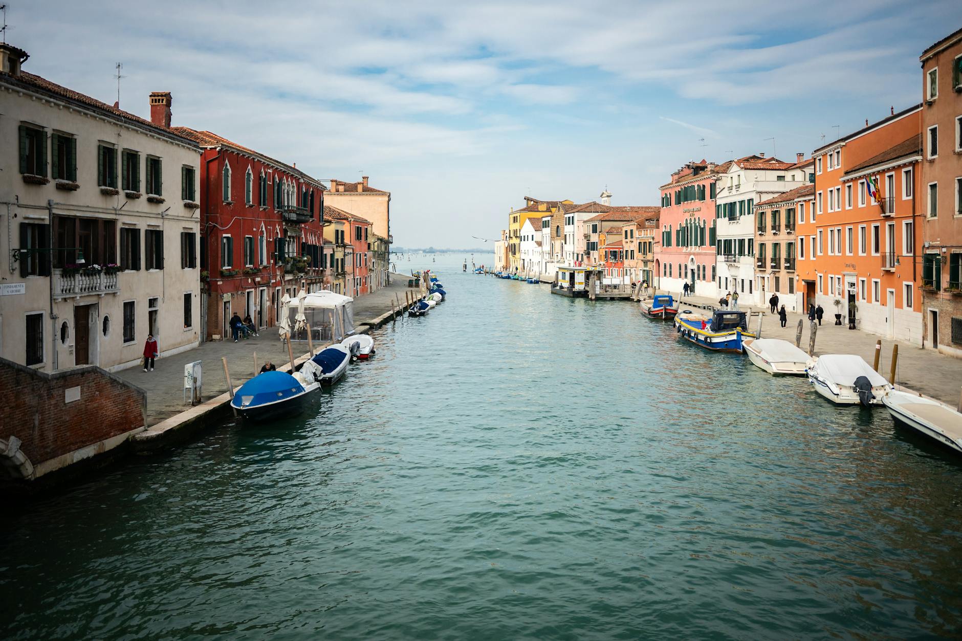 Hormus-Blockade: Maersk und Hapag-Lloyd leiten Schiffe um