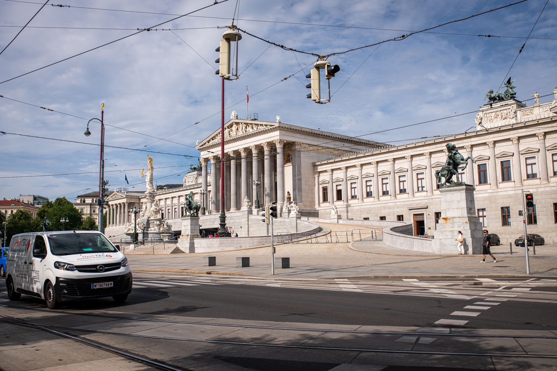 Stuttgart - Geplante Paketanschläge - Urteil gegen drei mutmaßlich für Russland tätige Spione erwartet