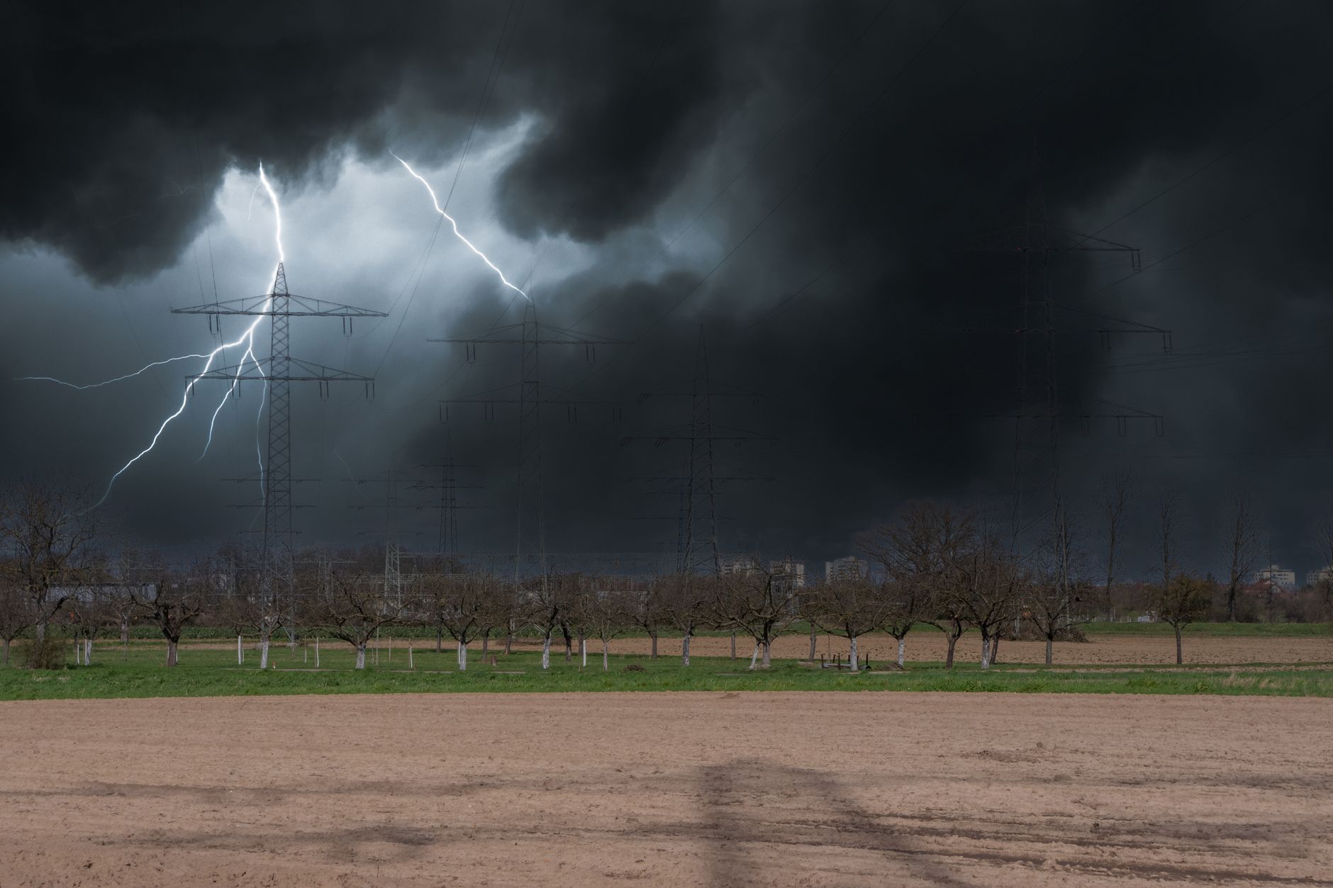 Wetter - Verbreitet Schauer und Gewitter
